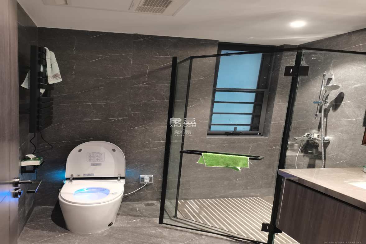 绿地麓云国际二期  5室2厅2卫    6500.0元/月 绿地麓云国际二期  5室2厅2卫    6500.0元/月室内图