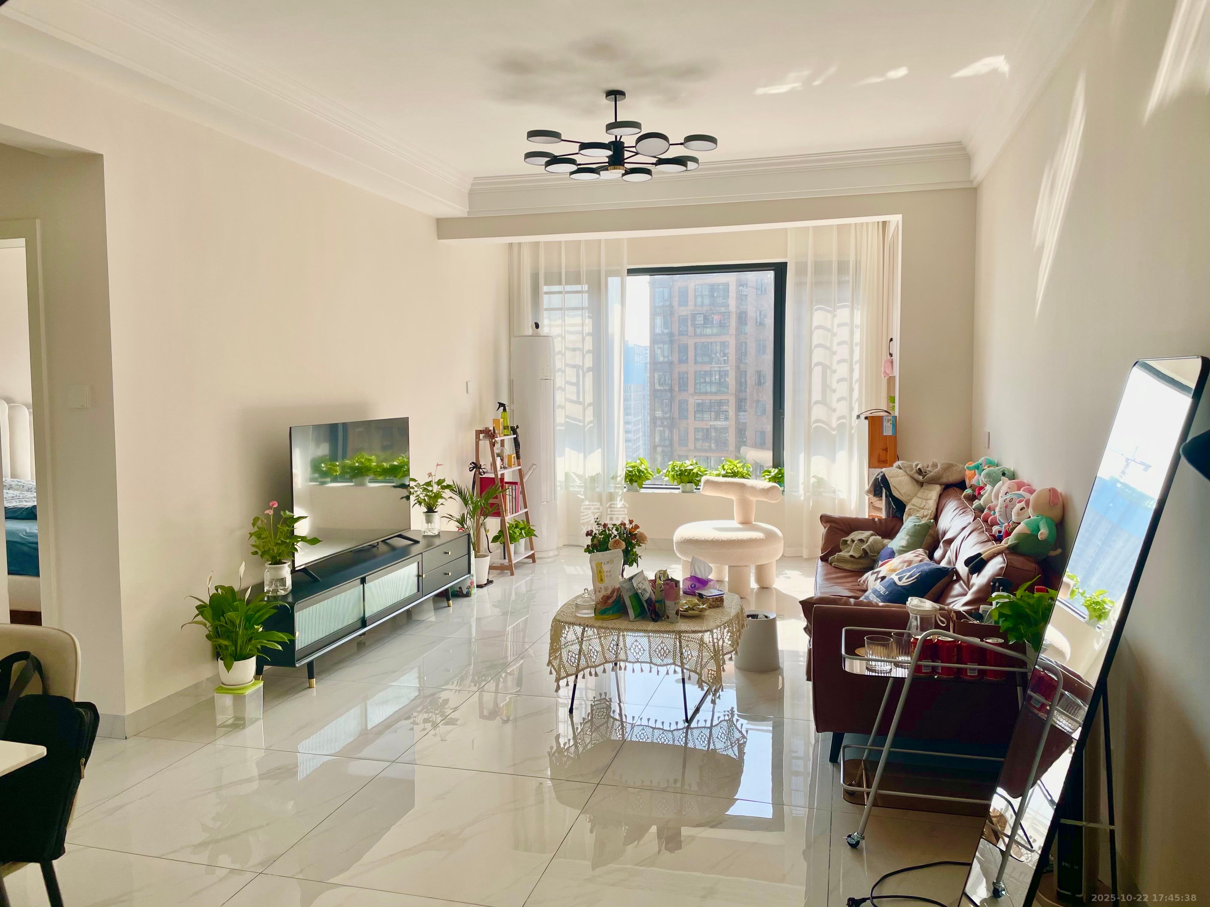 辉煌国际城二期  2室1厅1卫    2300.0元/月室内图1