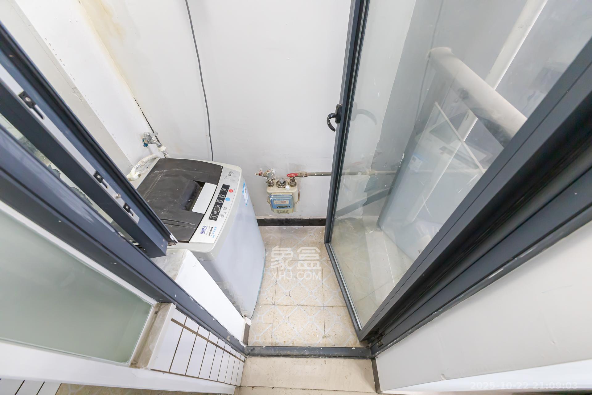 勤诚达新界 2室1厅2卫 48.0万 勤诚达新界 2室1厅2卫 48.0万阳台