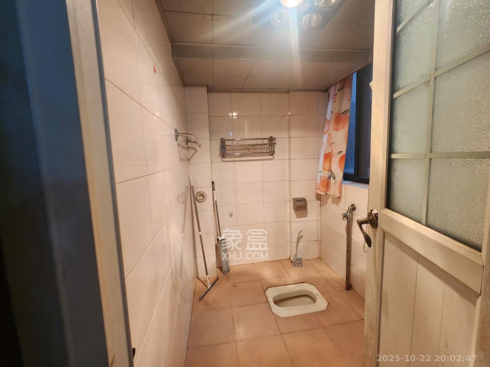 华丽家族  2室2厅1卫    1800.0元/月室内图