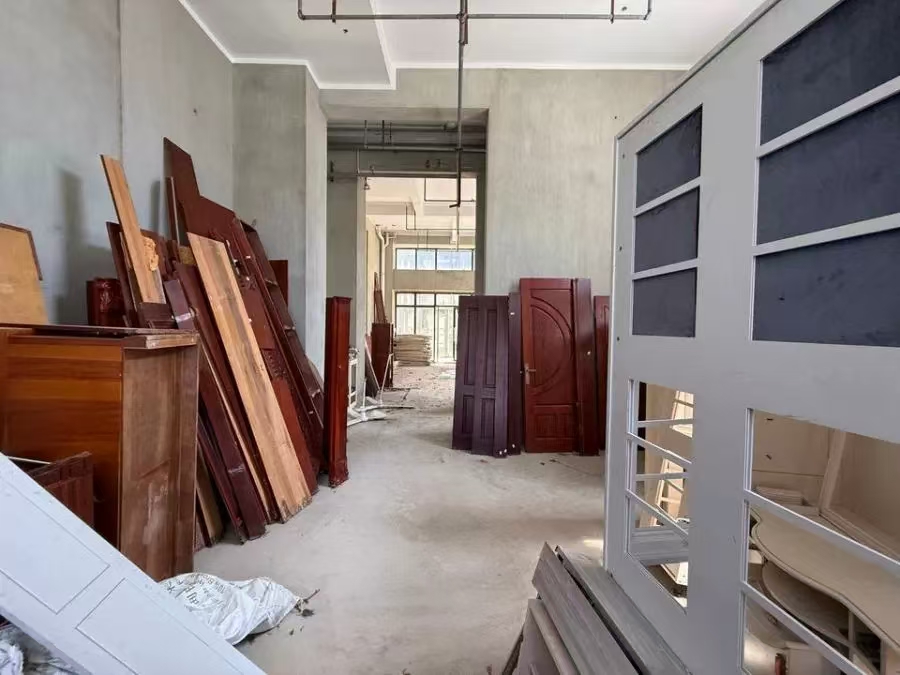 绿地海长流五期(绿地缤纷城)  3室2厅2卫    130.0万 绿地海长流五期(绿地缤纷城)  3室2厅2卫    130.0万室内图