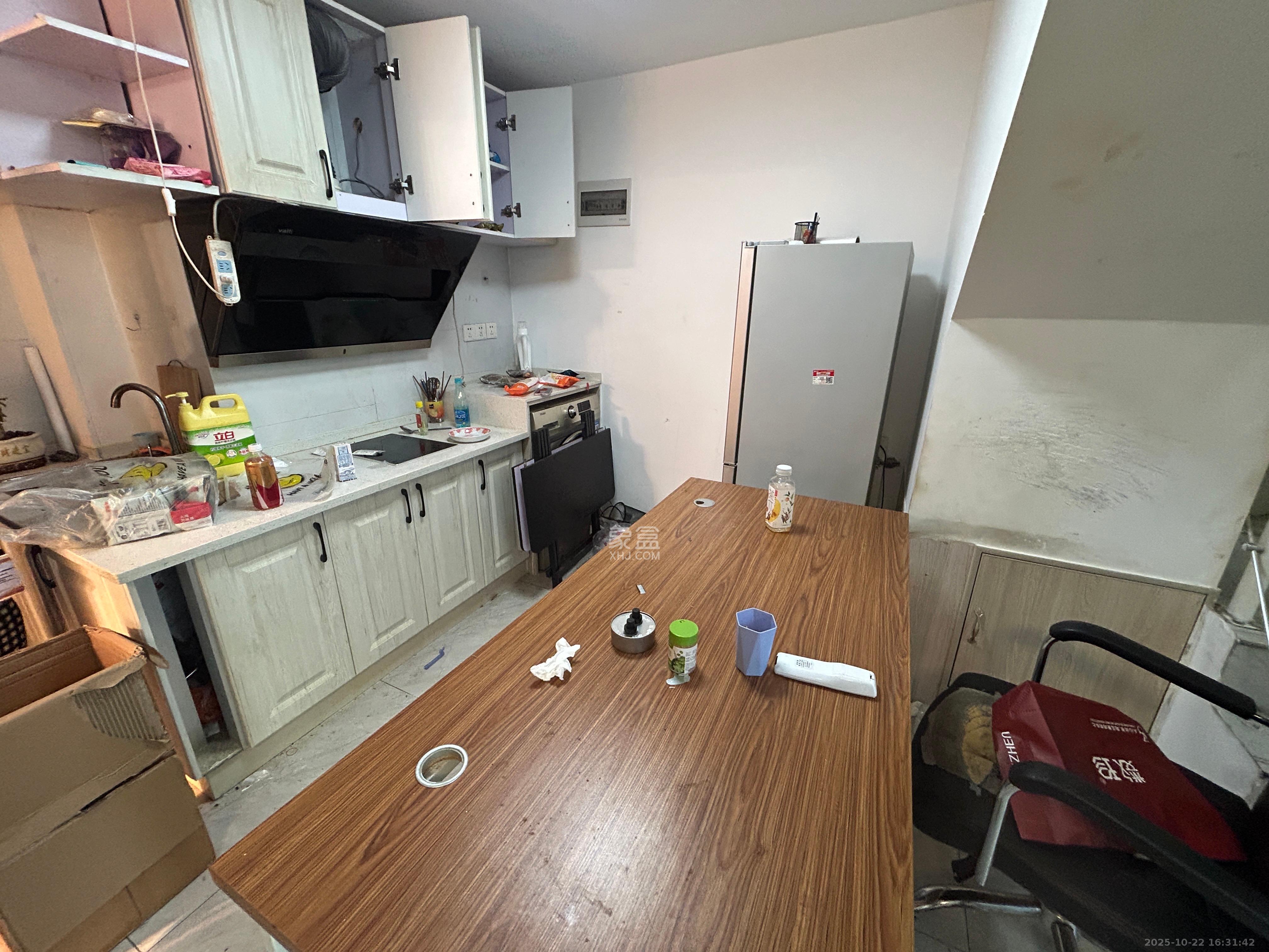 东盈商业广场(华泉城市广场)  2室1厅1卫    2600.0元/月 东盈商业广场(华泉城市广场)  2室1厅1卫    2600.0元/月室内图