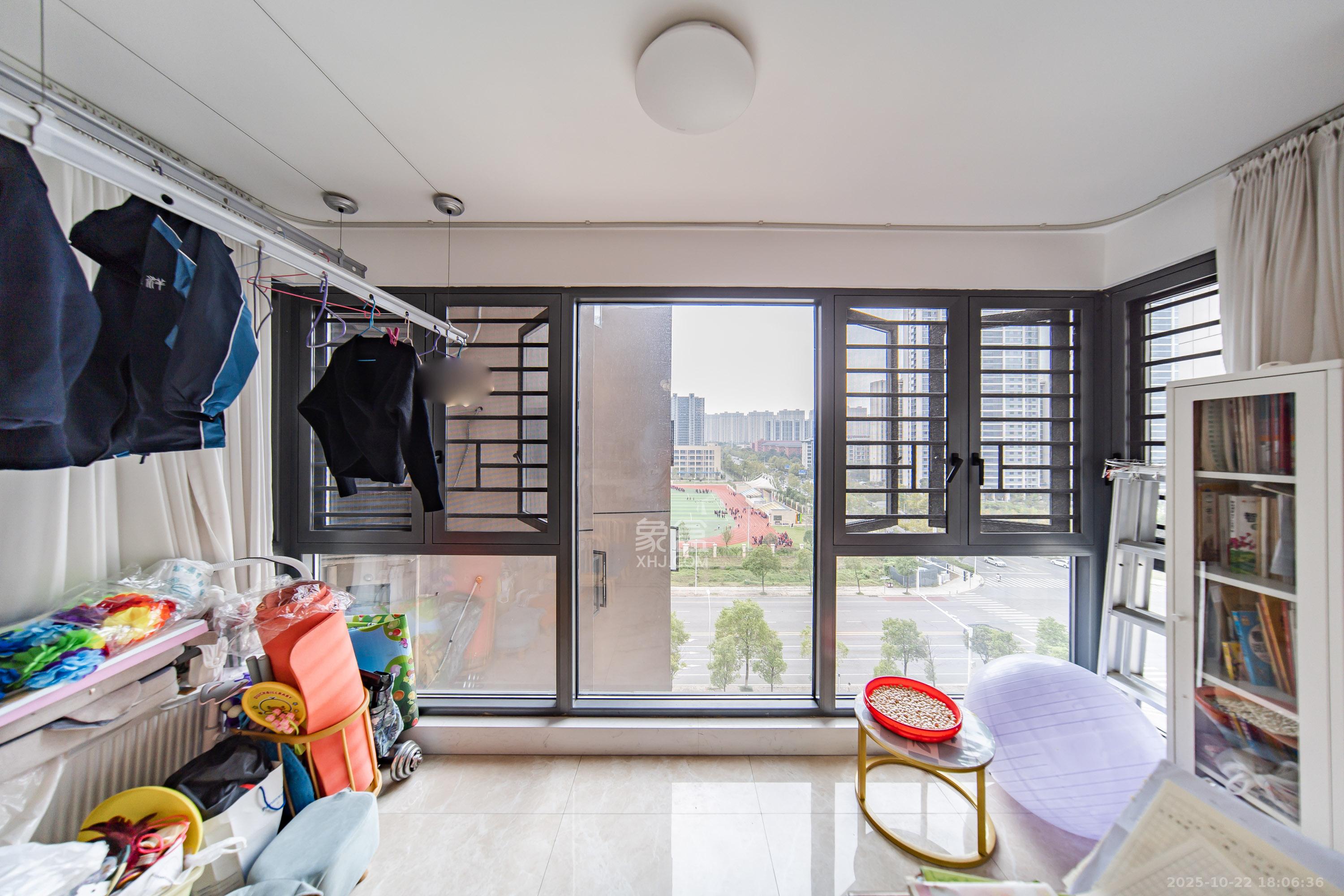 深业鹭栖府 4室2厅2卫 228.0万 深业鹭栖府 4室2厅2卫 228.0万阳台