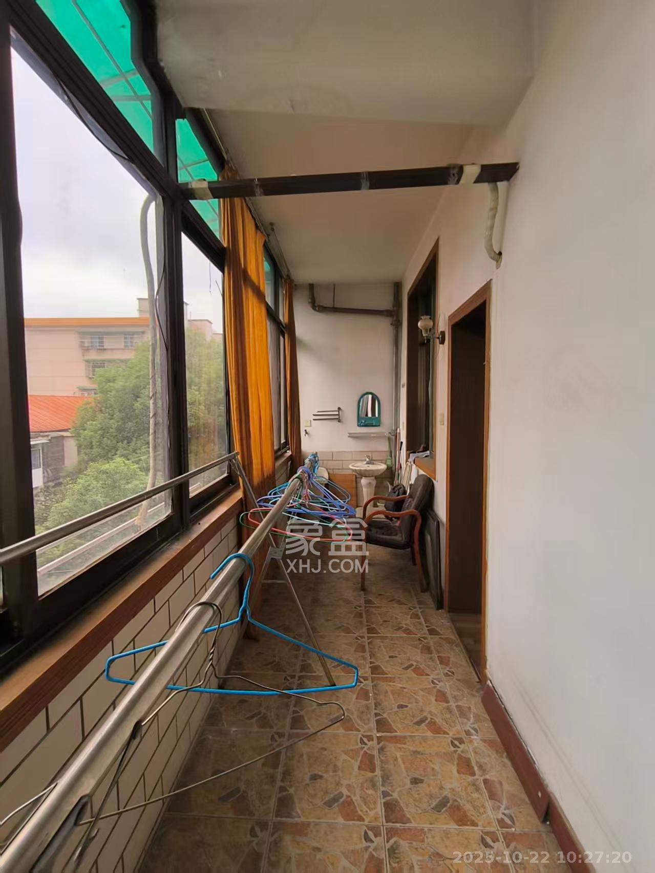 物资厅宿舍(五一大道) 3室2厅1卫 2000.0元/月 物资厅宿舍(五一大道) 3室2厅1卫 2000.0元/月室内图