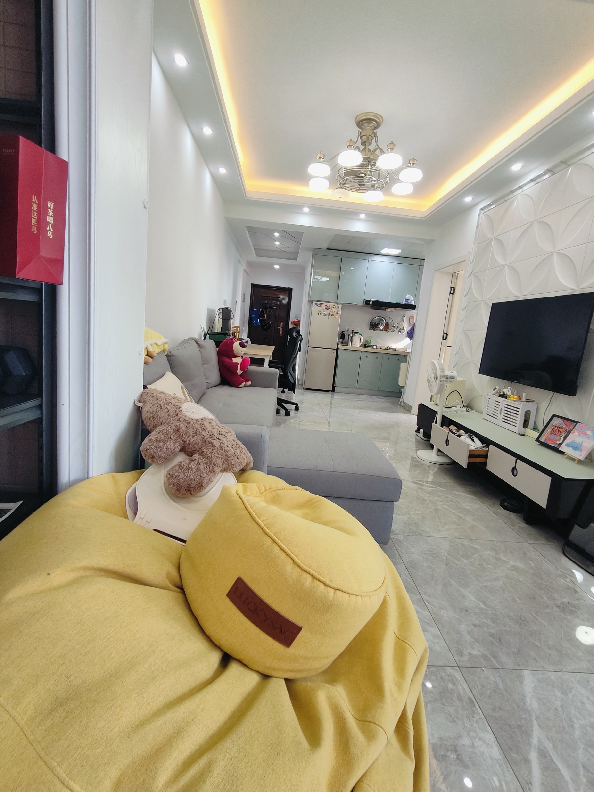 国贸城市花园  1室1厅1卫    95.0万客厅