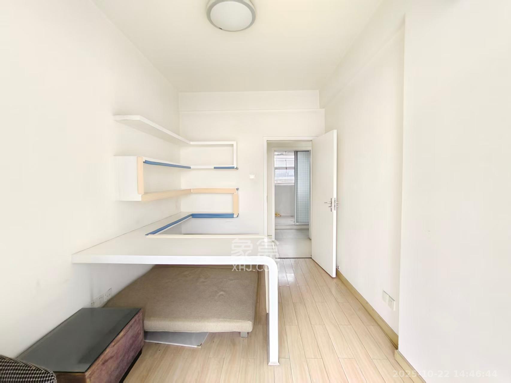 银港水晶城 3室2厅2卫 2800.0元/月 银港水晶城 3室2厅2卫 2800.0元/月室内图