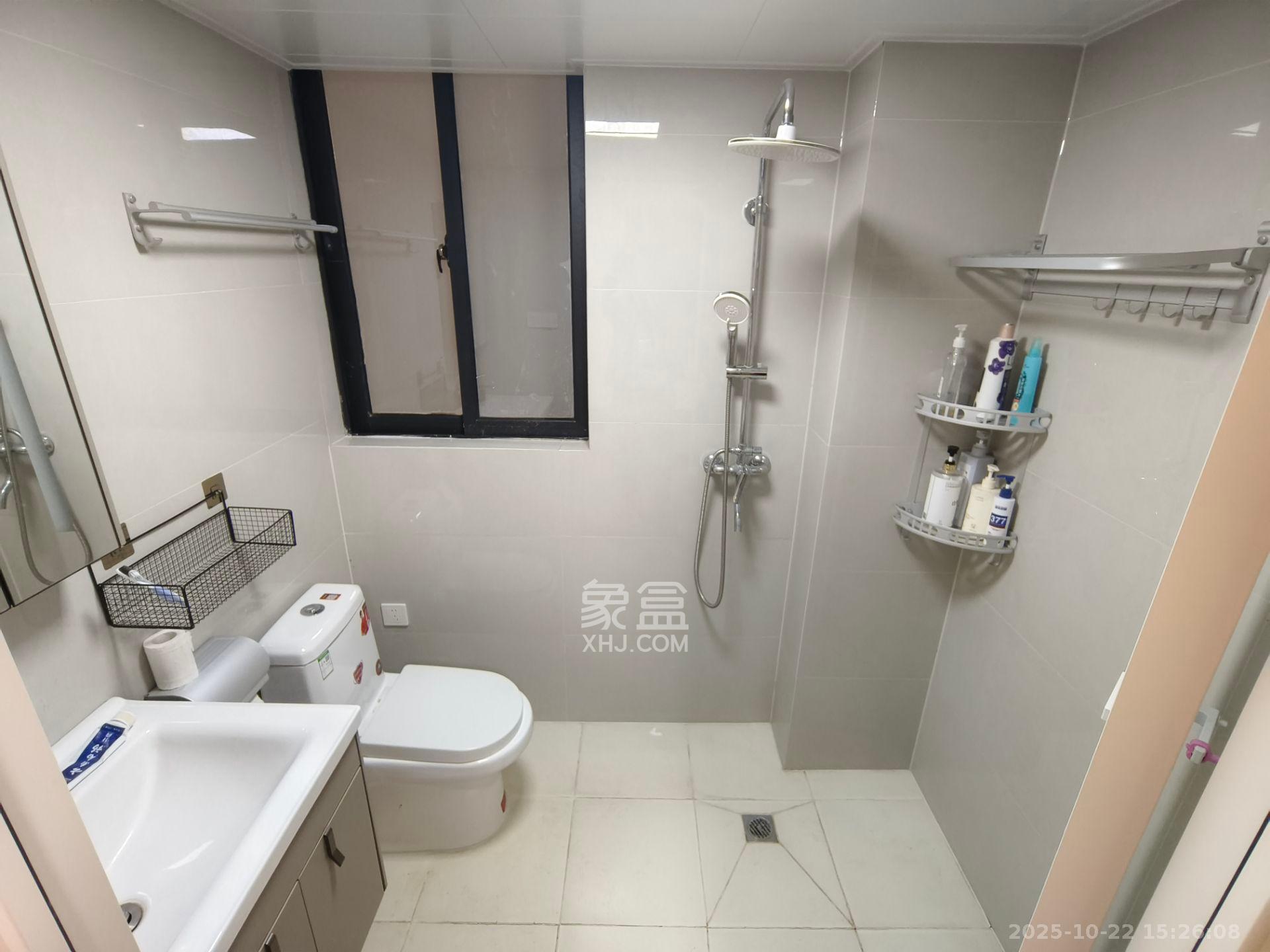 勤诚达新界  4室2厅2卫    2700.0元/月室内图