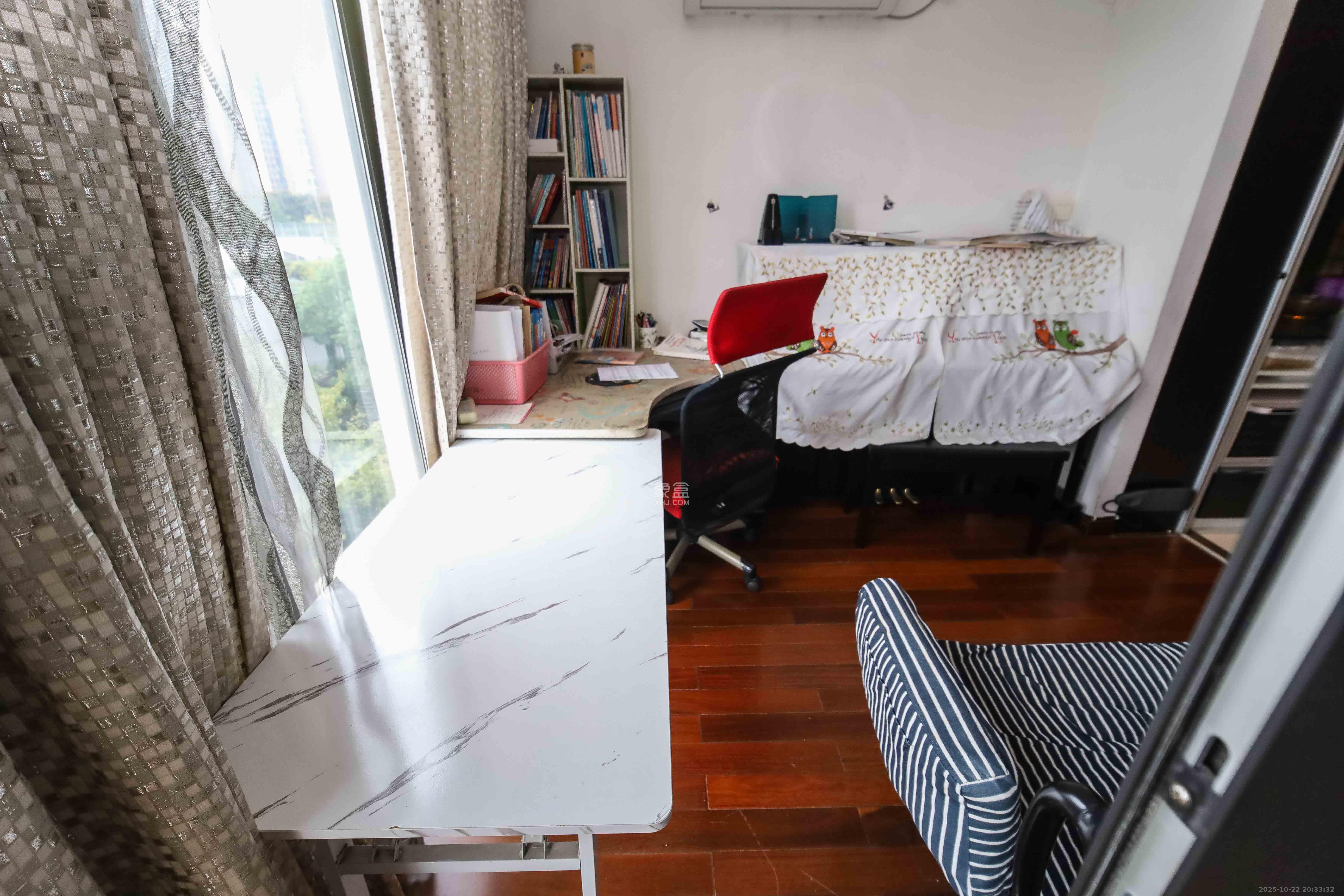 西街花园  4室2厅2卫    220.0万其他