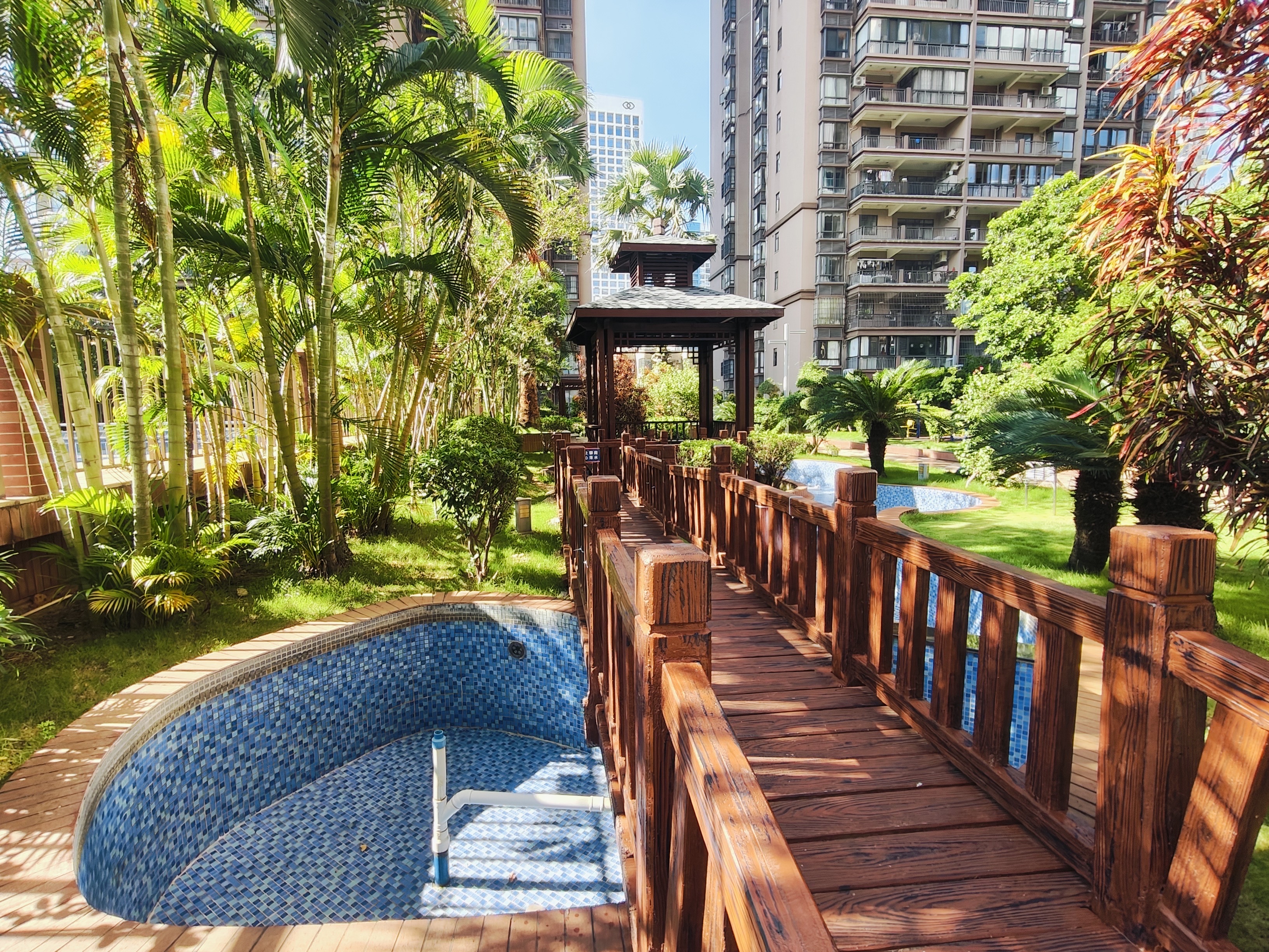 国贸城市花园  1室1厅1卫    95.0万客厅