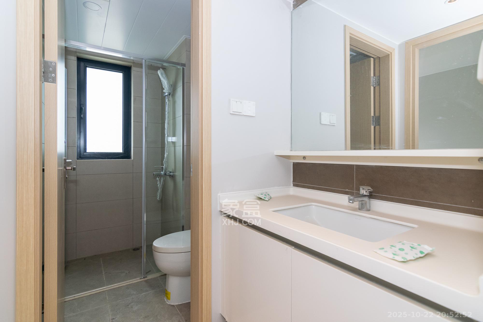 时代年华  4室2厅2卫    95.0万卫生间