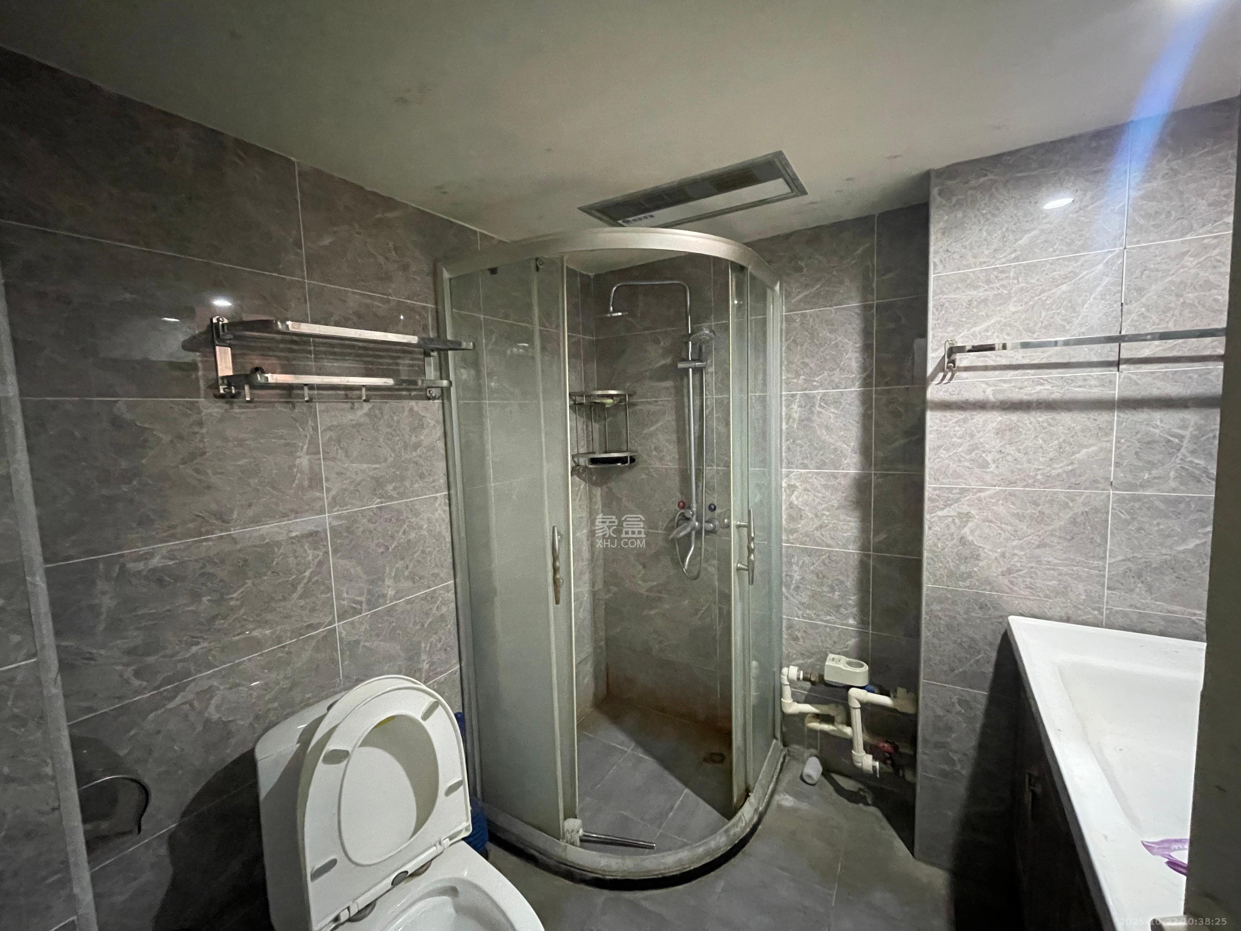 丰泉家园  4室2厅2卫    4500.0元/月 丰泉家园  4室2厅2卫    4500.0元/月室内图