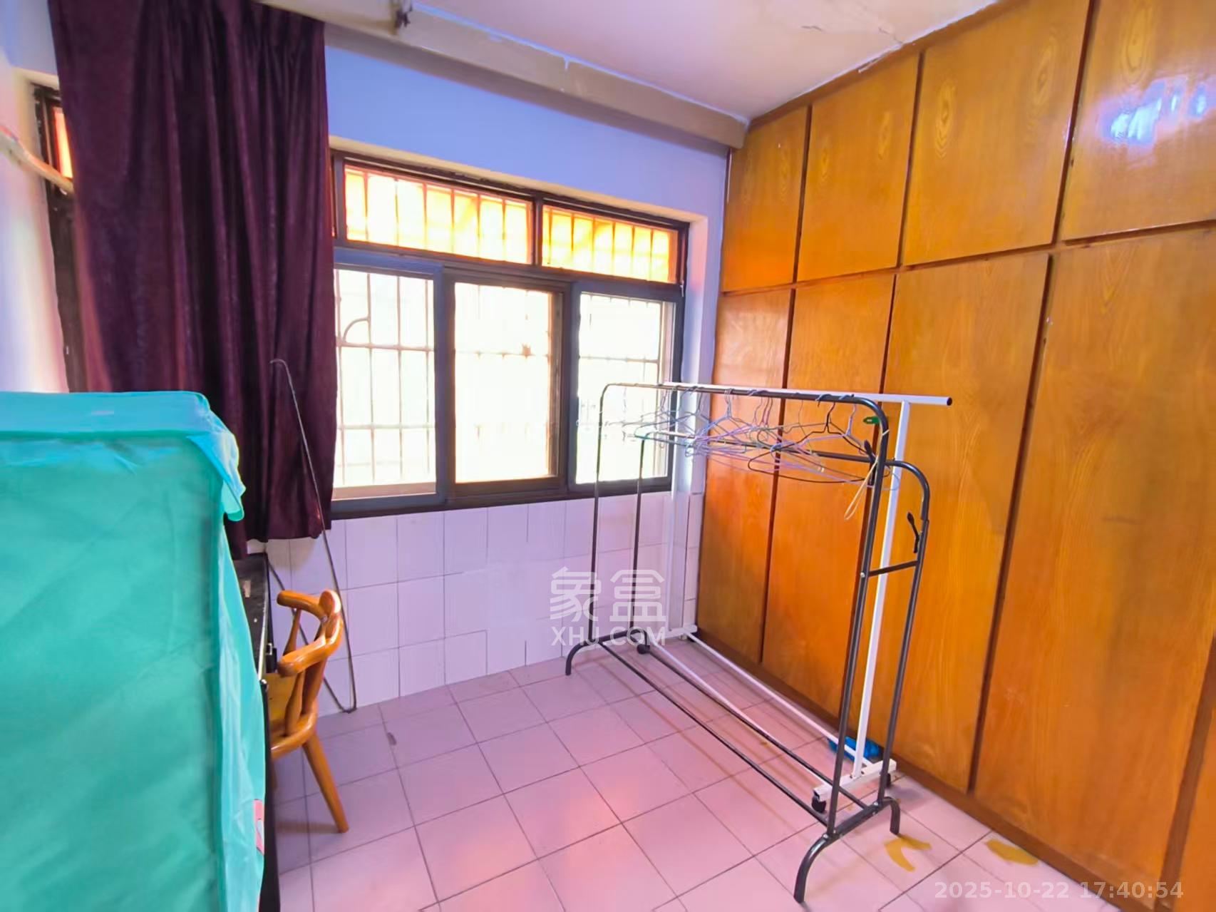 73分局(电信宿舍) 2室2厅1卫 1800.0元/月 73分局(电信宿舍) 2室2厅1卫 1800.0元/月室内图