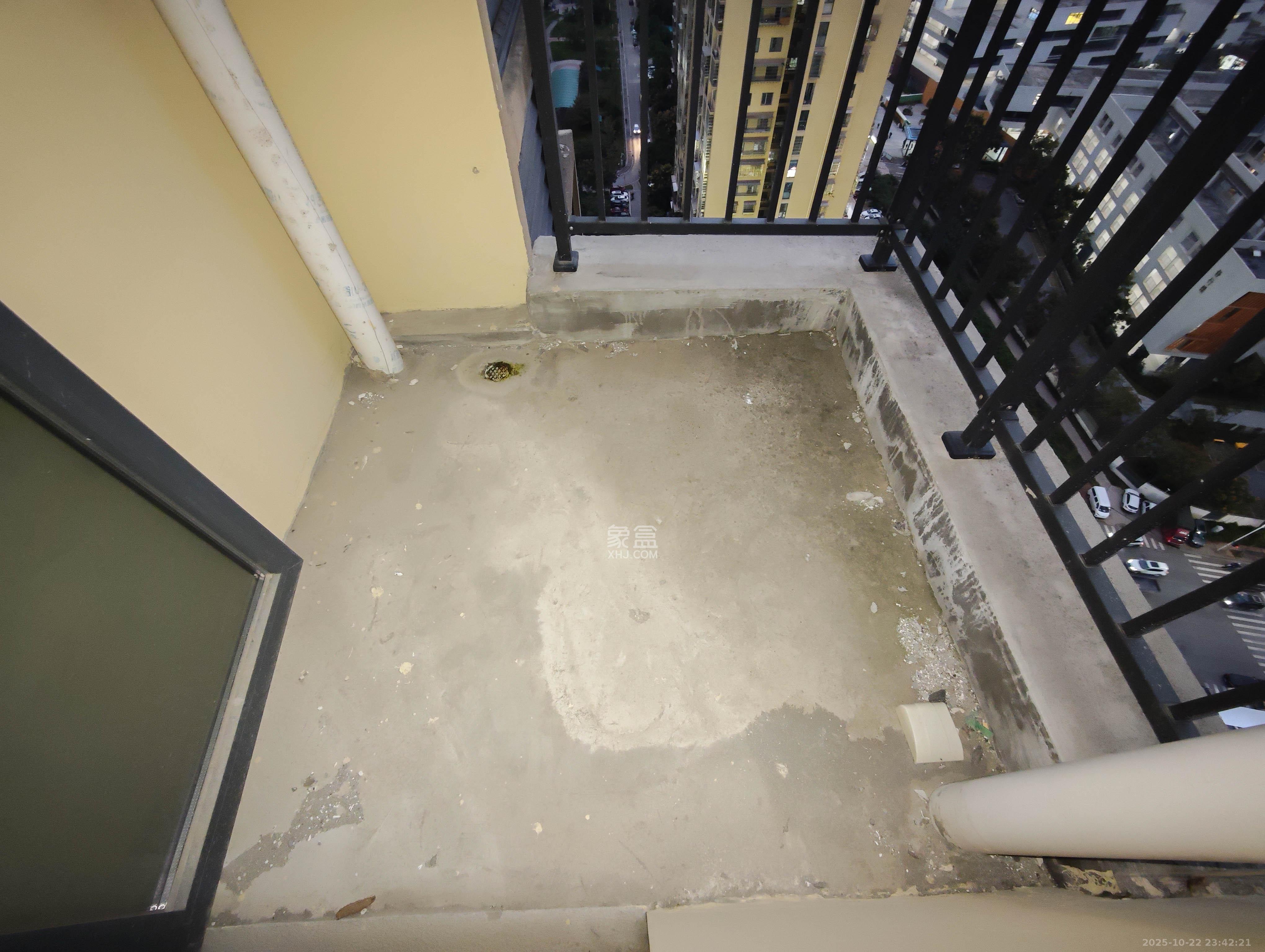 伊景园滨河苑 3室2厅2卫 75.0万 伊景园滨河苑 3室2厅2卫 75.0万阳台