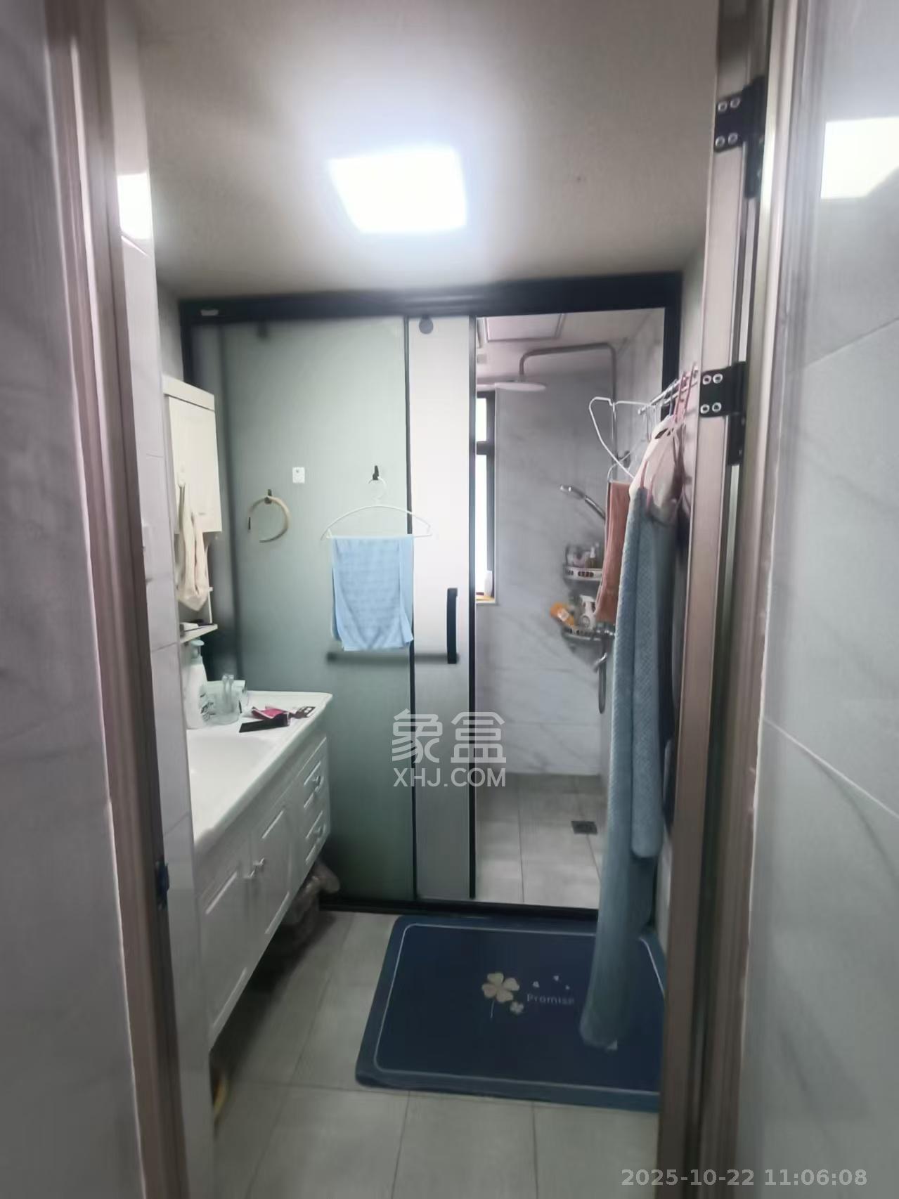 税务专科教职工宿舍(红叶小区)  3室2厅1卫    2000.0元/月 税务专科教职工宿舍(红叶小区)  3室2厅1卫    2000.0元/月室内图