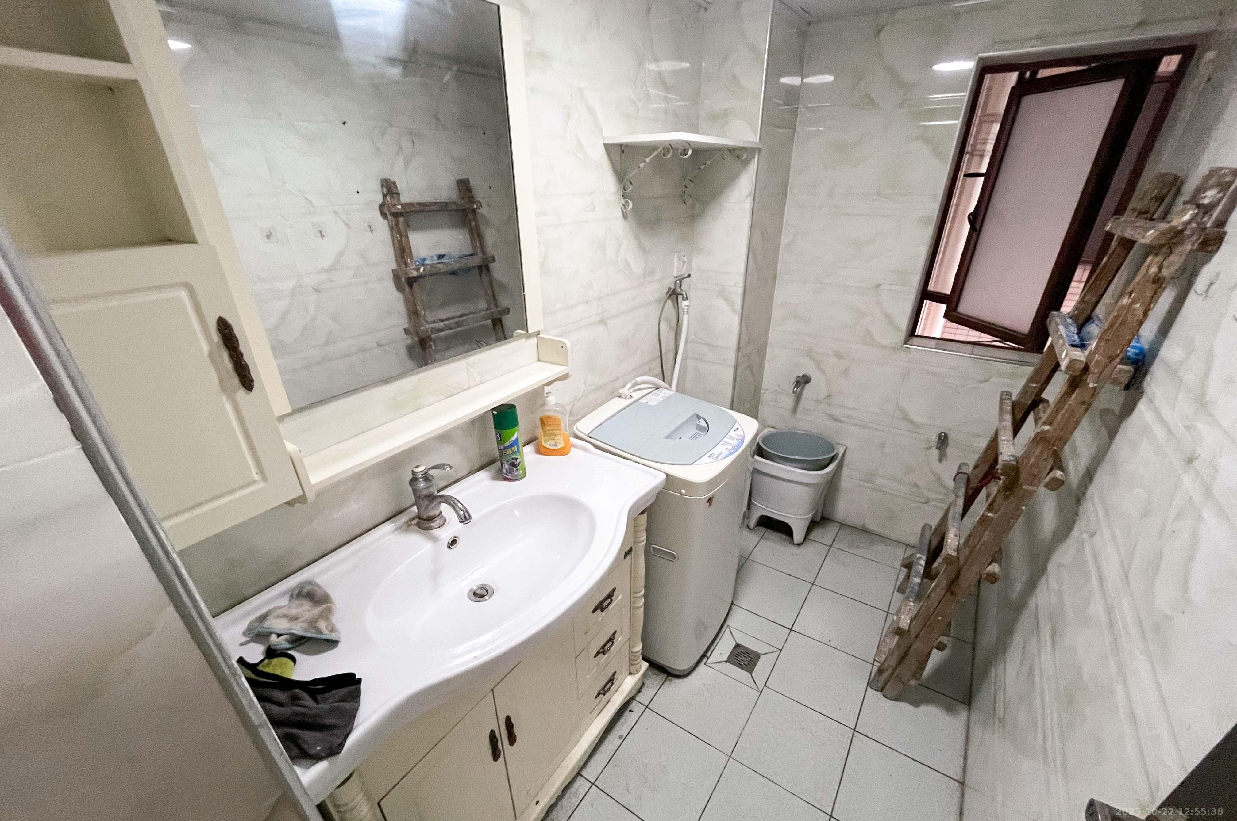 高信向日葵 3室2厅2卫 98.8万 高信向日葵 3室2厅2卫 98.8万卫生间