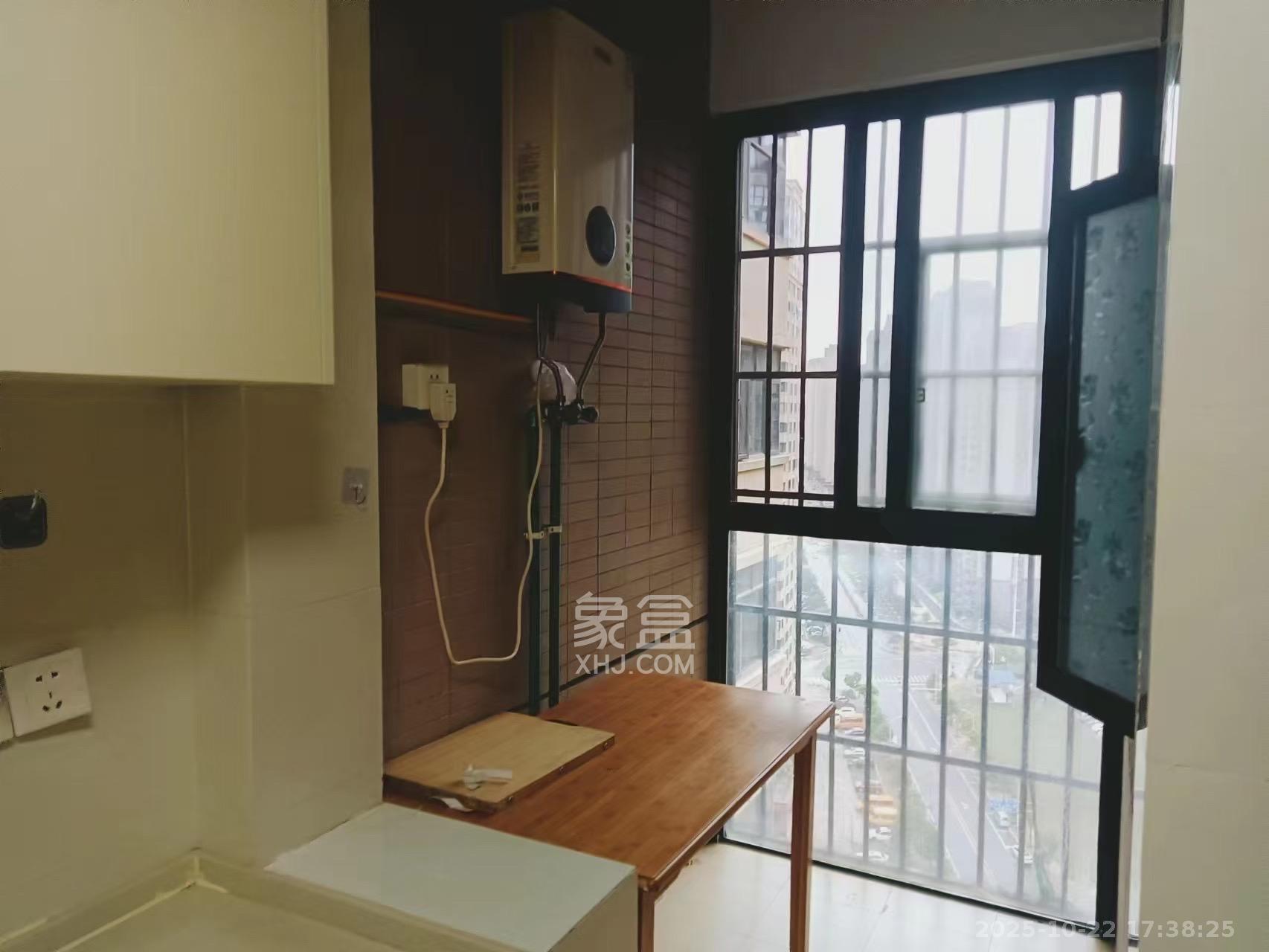 辉煌国际城二期  2室2厅1卫    2200.0元/月室内图