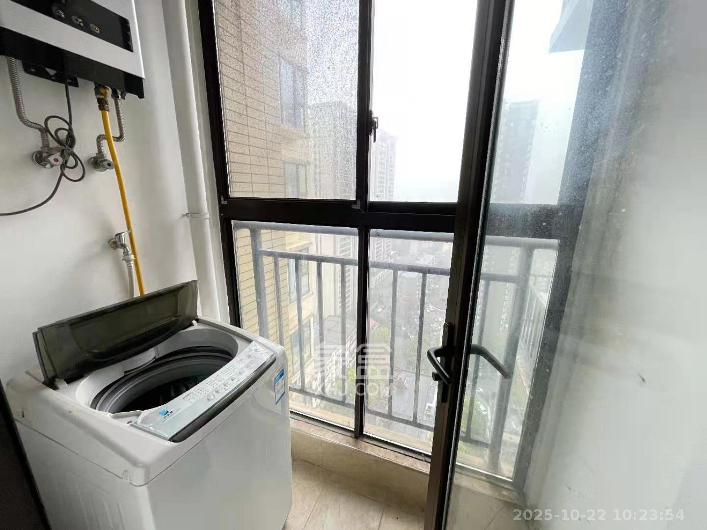 大鸿杰座  3室2厅1卫    2700.0元/月 大鸿杰座  3室2厅1卫    2700.0元/月室内图