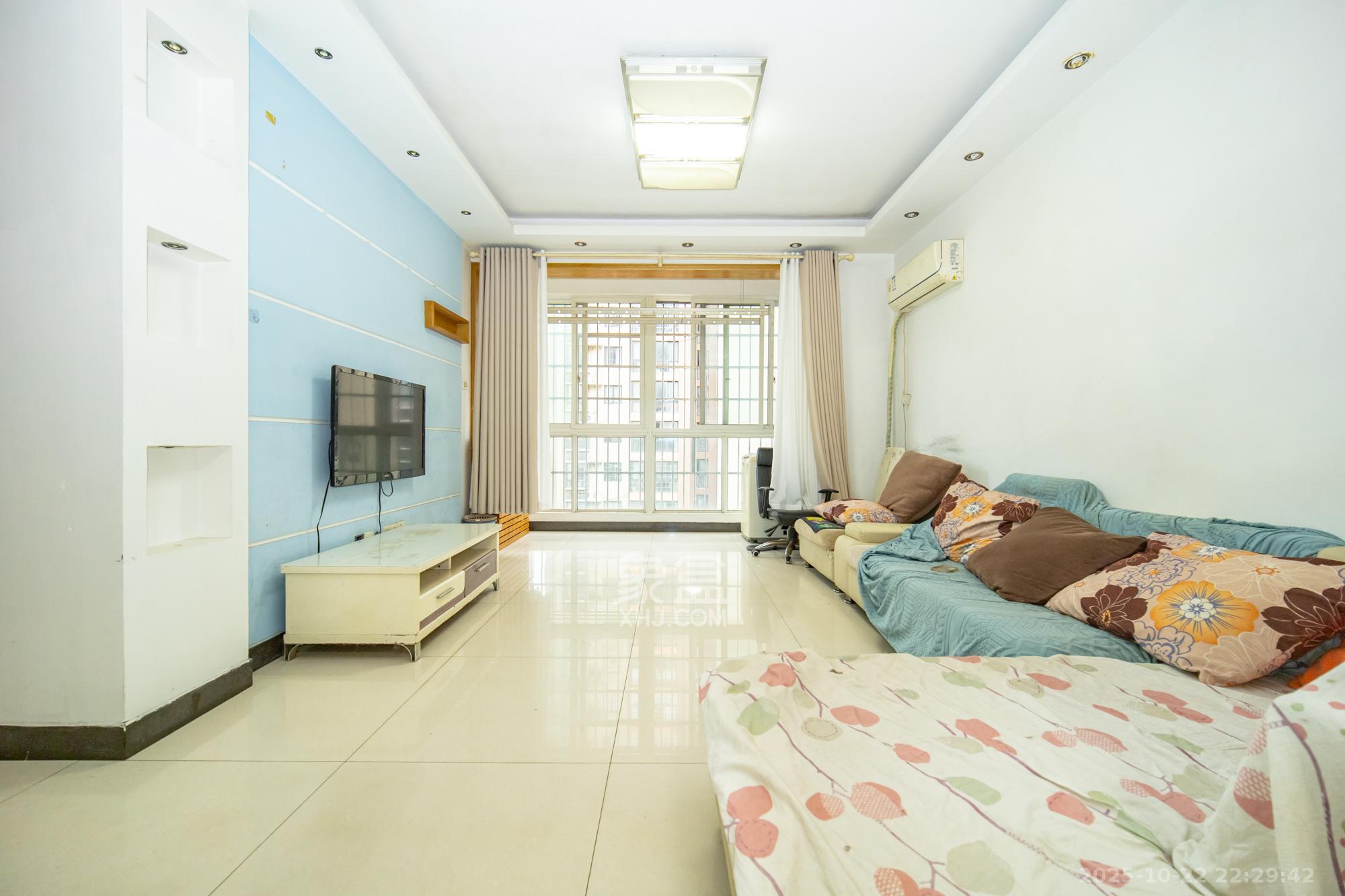 楚天世纪城东苑 2室2厅1卫 49.8万 楚天世纪城东苑 2室2厅1卫 49.8万客厅