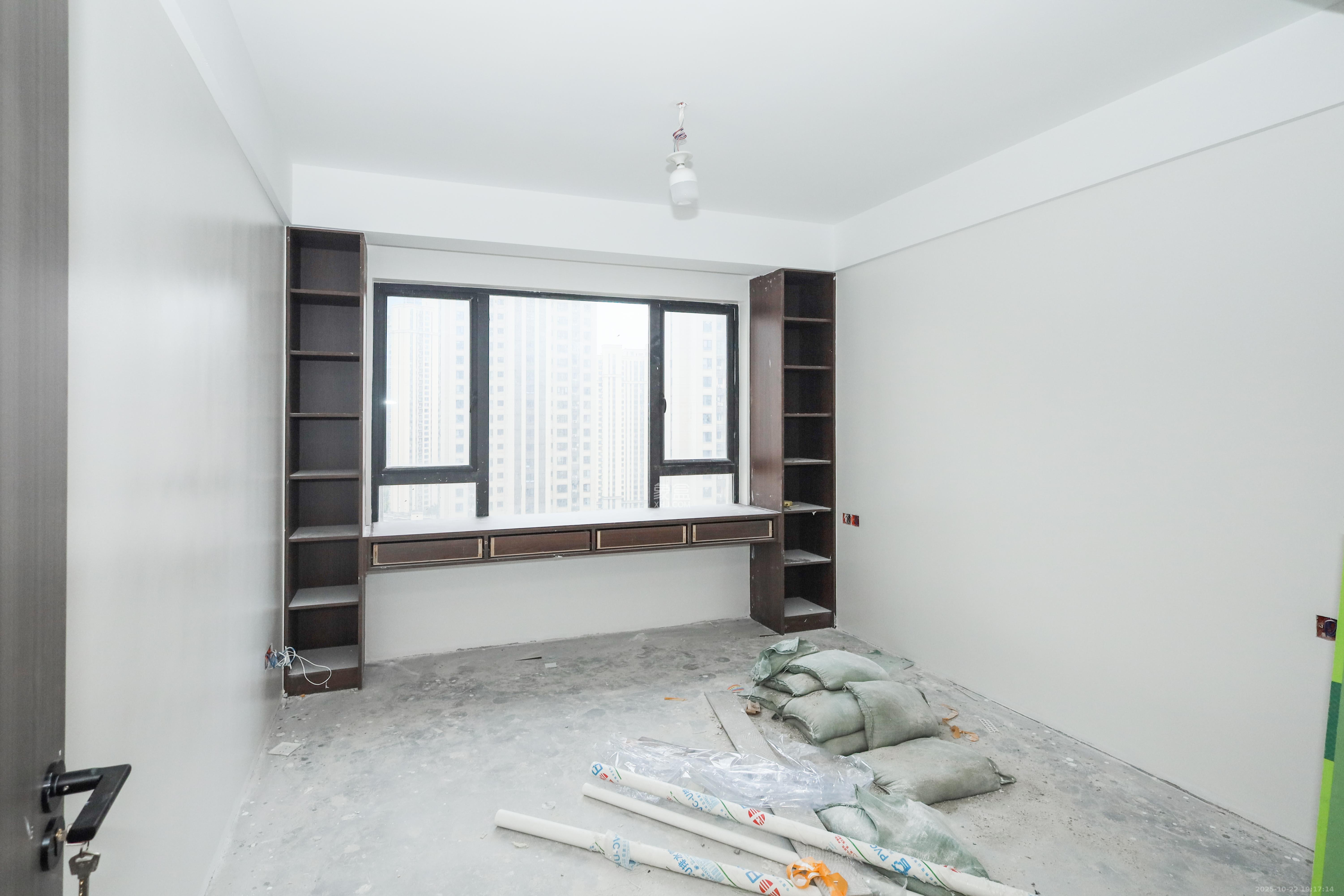 惠天然梅岭国际  5室2厅1卫    240.0万卧室