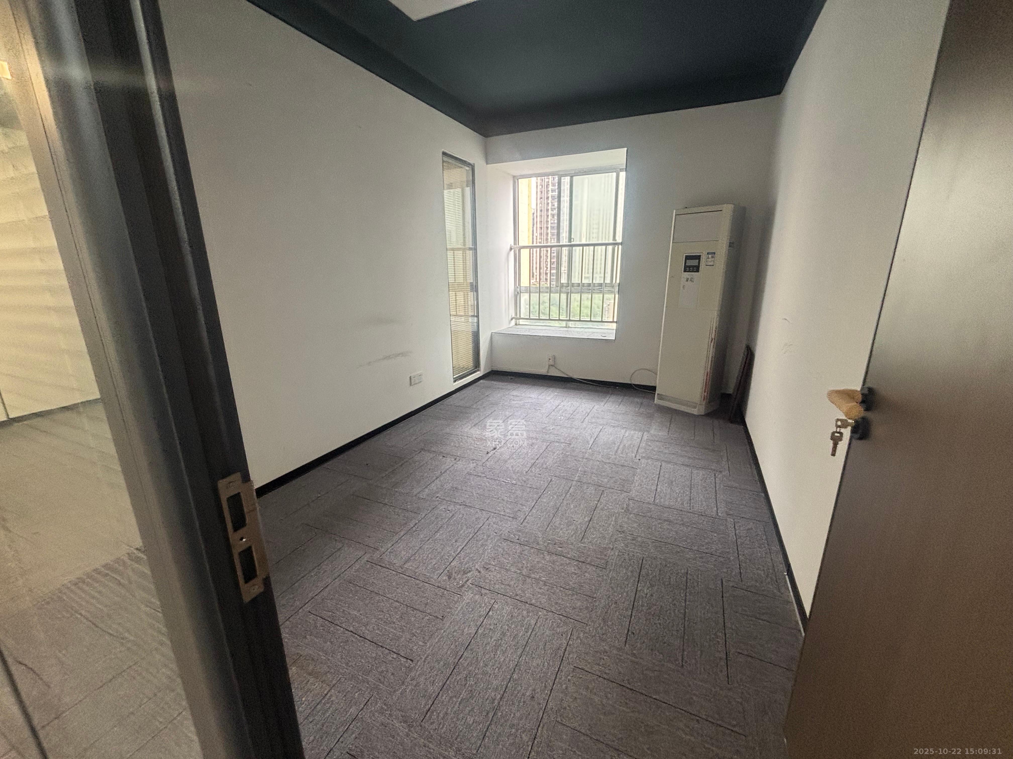 至雅大厦  4室1厅2卫    5000.0元/月室内图