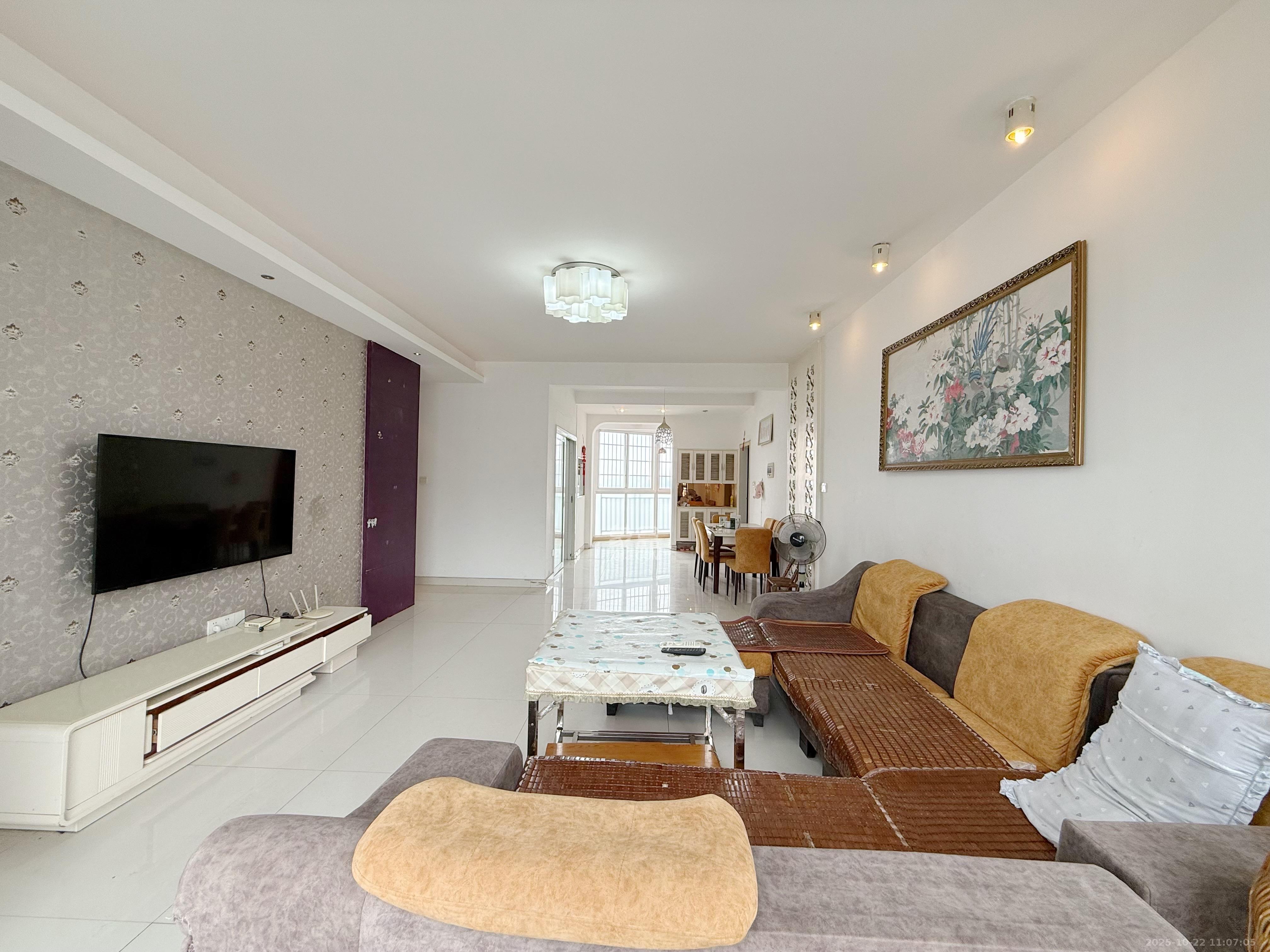 幸福洋房  3室2厅2卫    1800.0元/月 幸福洋房  3室2厅2卫    1800.0元/月室内图