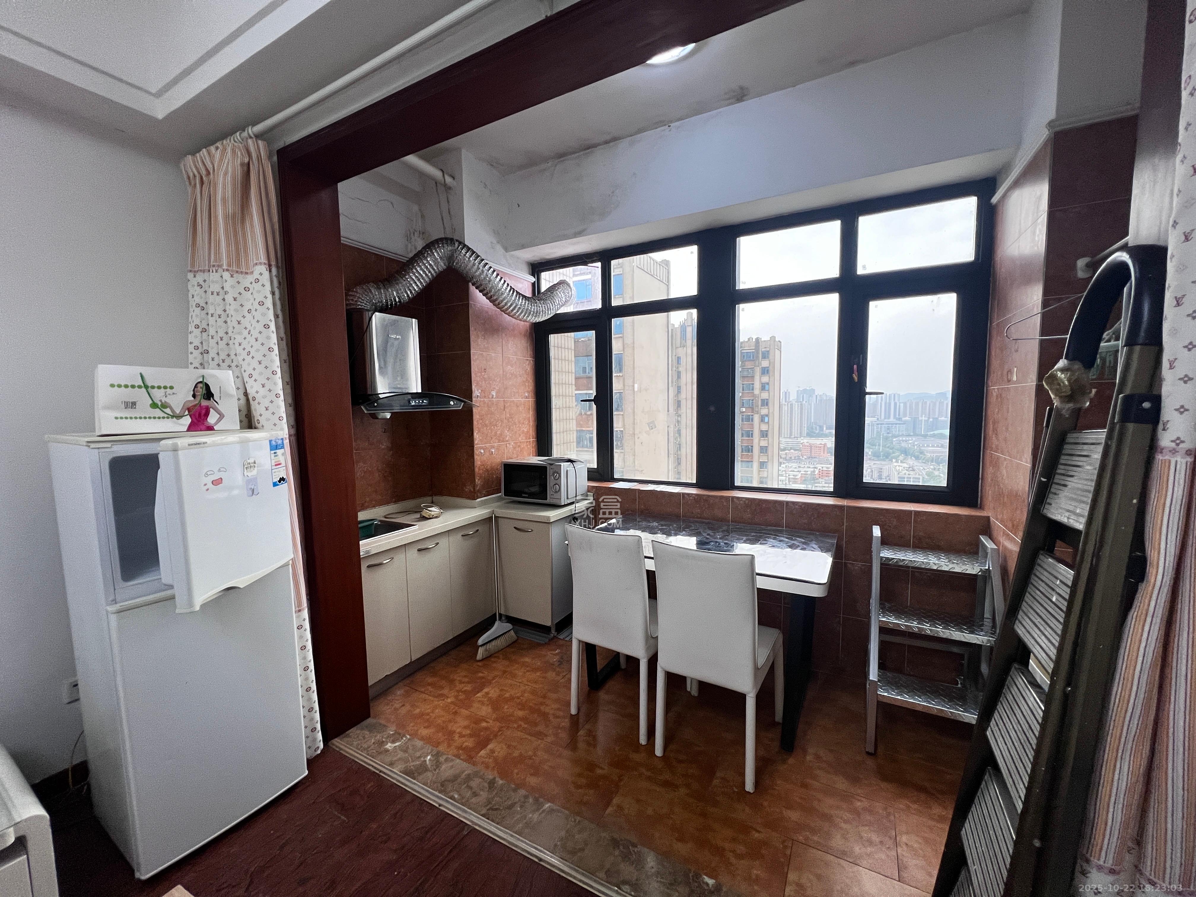 天元涉外景园B区  1室1厅1卫    1400.0元/月室内图