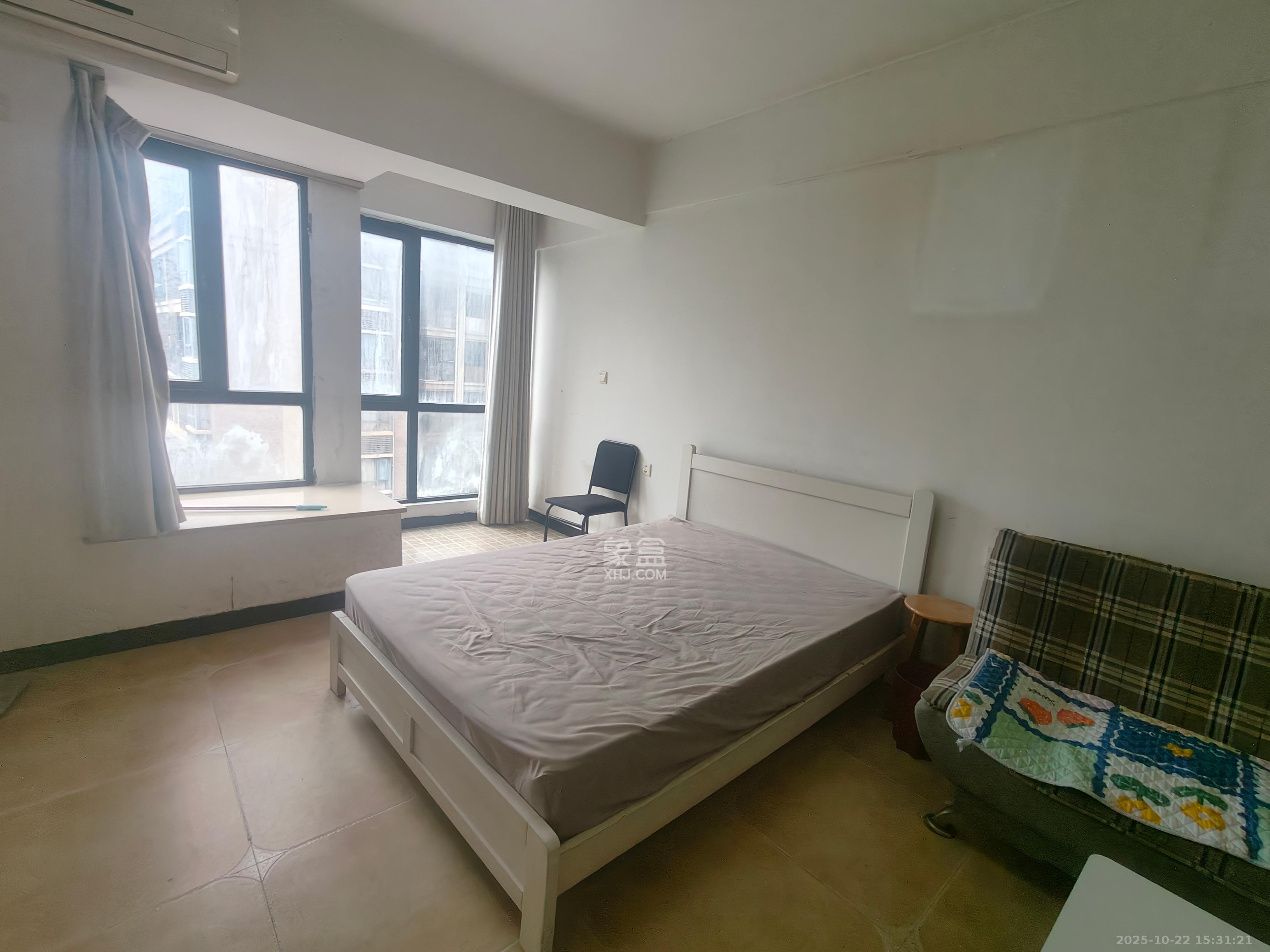 英郡年华  1室1厅1卫    1200.0元/月室内图