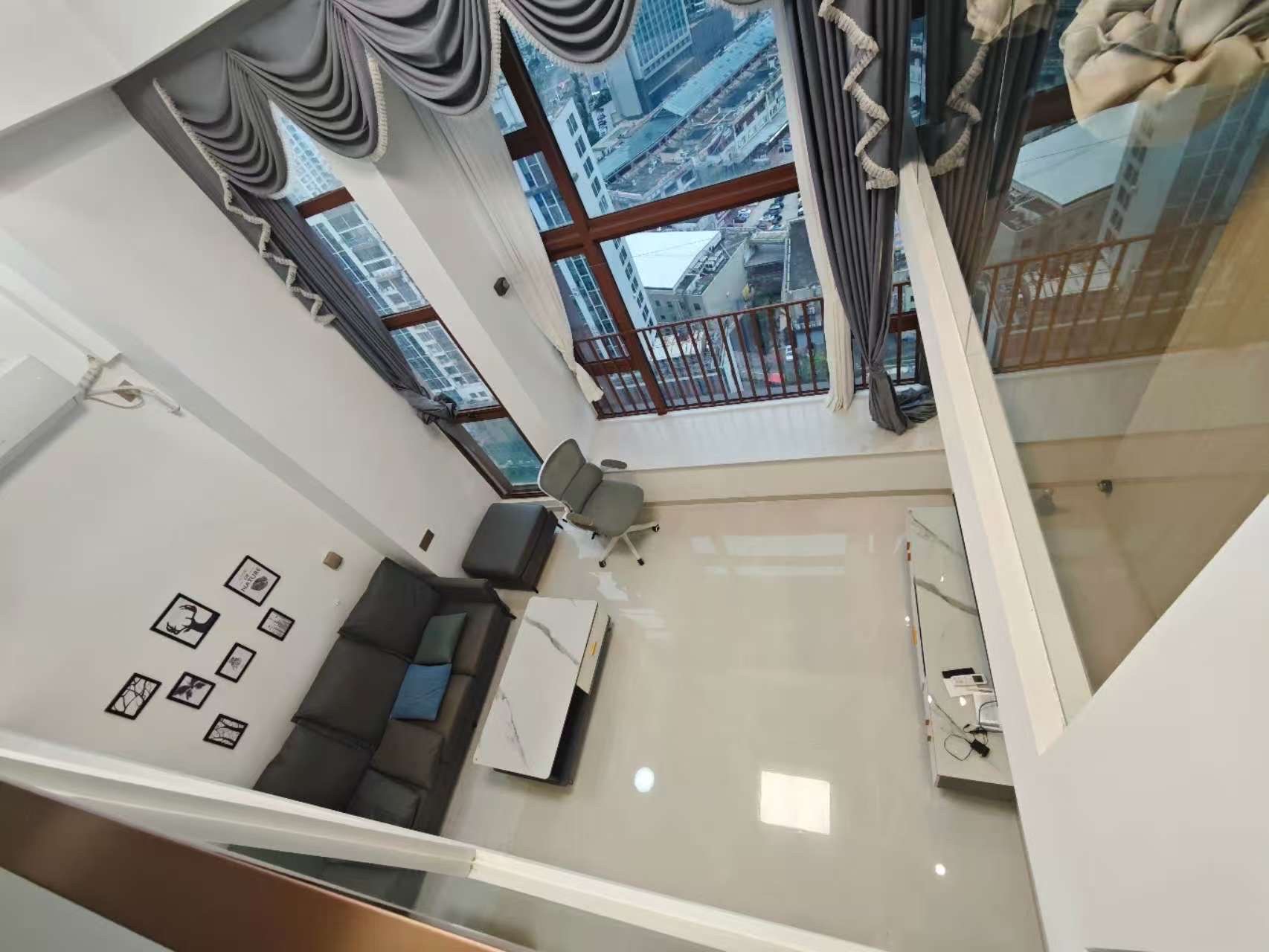 金龙城市广场二期  3室2厅2卫    4000.0元/月 金龙城市广场二期  3室2厅2卫    4000.0元/月室内图