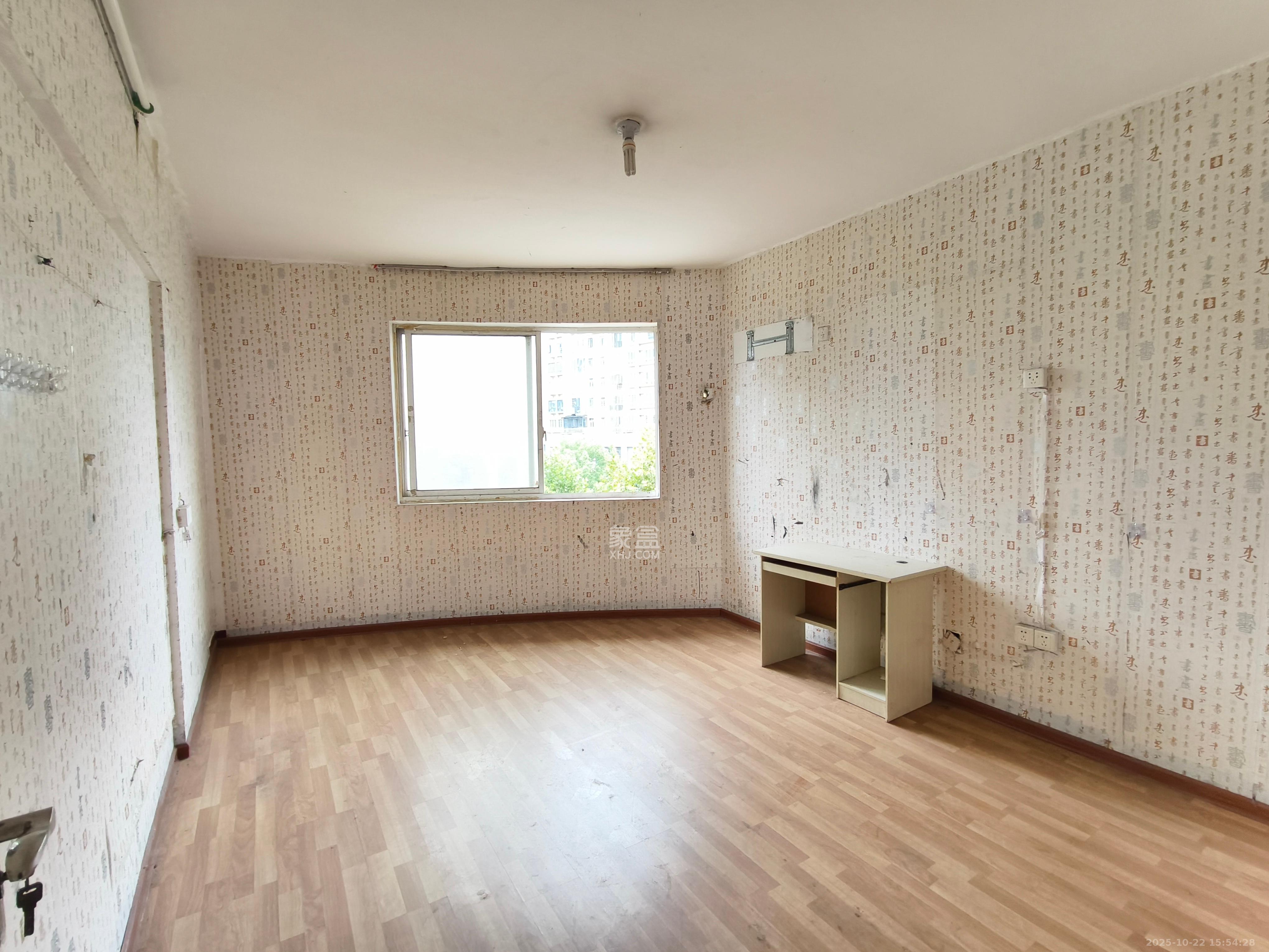 麓山才苑 4室2厅2卫 2200.0元/月 麓山才苑 4室2厅2卫 2200.0元/月室内图