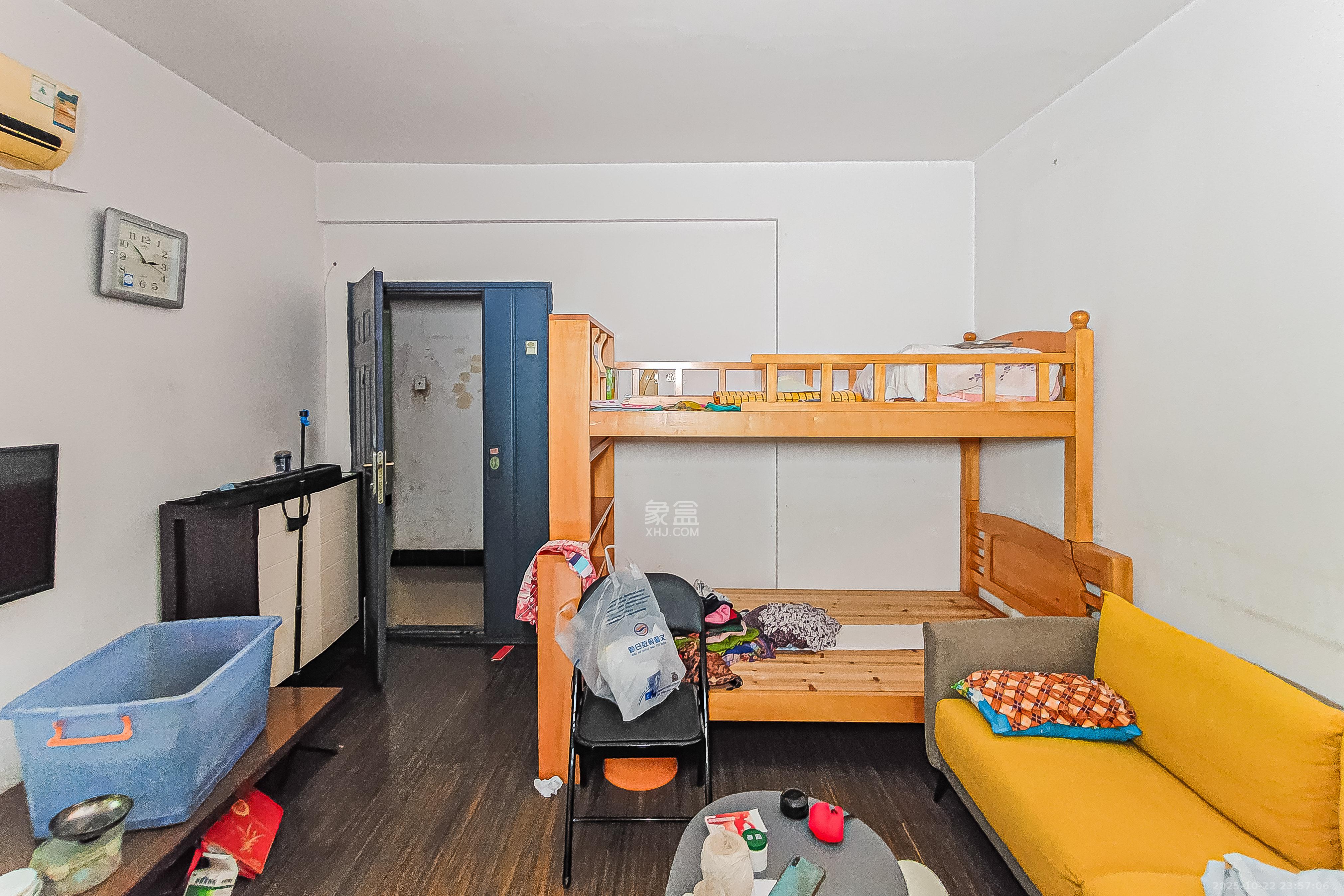 新锐湘都  1室1厅1卫    48.8万客厅