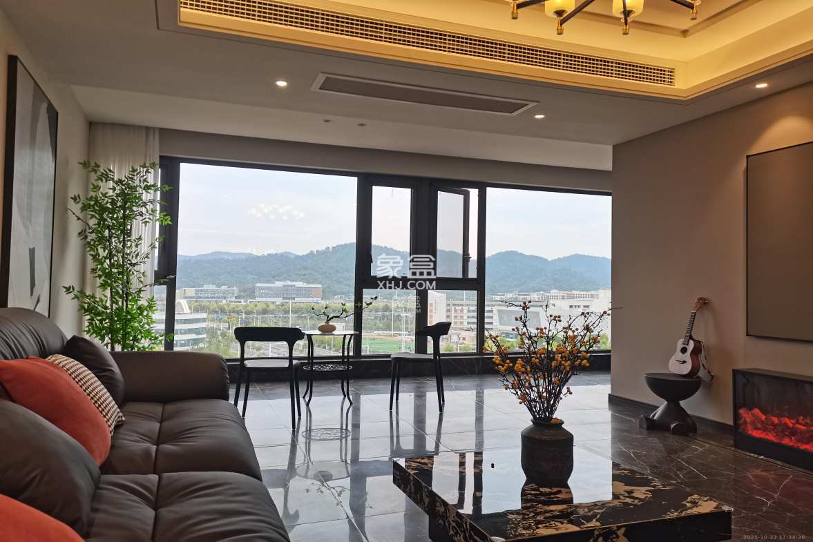 绿地麓云国际二期  5室2厅2卫    6500.0元/月 绿地麓云国际二期  5室2厅2卫    6500.0元/月室内图