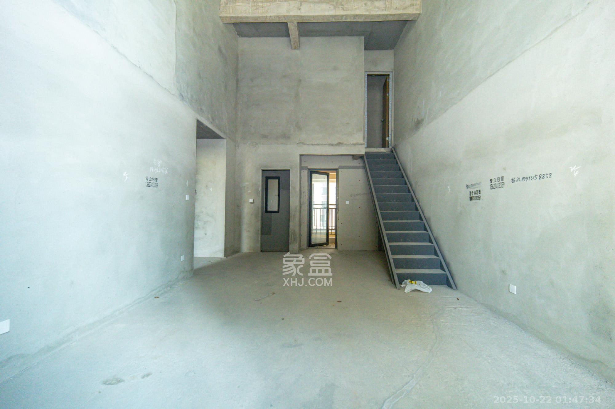 中梁正荣府  4室2厅2卫    104.8万 中梁正荣府  4室2厅2卫    104.8万客厅