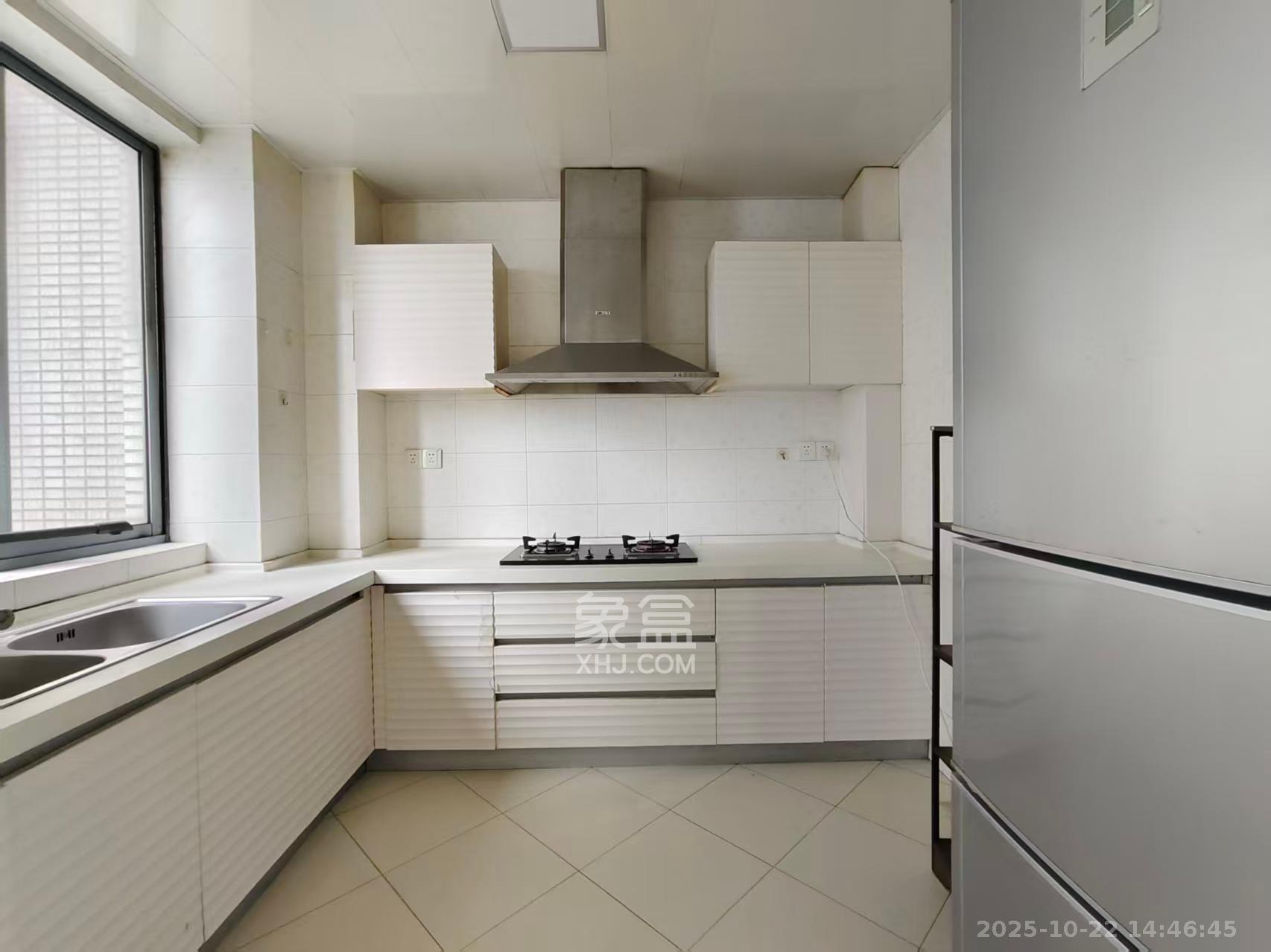 银港水晶城 3室2厅2卫 2800.0元/月 银港水晶城 3室2厅2卫 2800.0元/月室内图