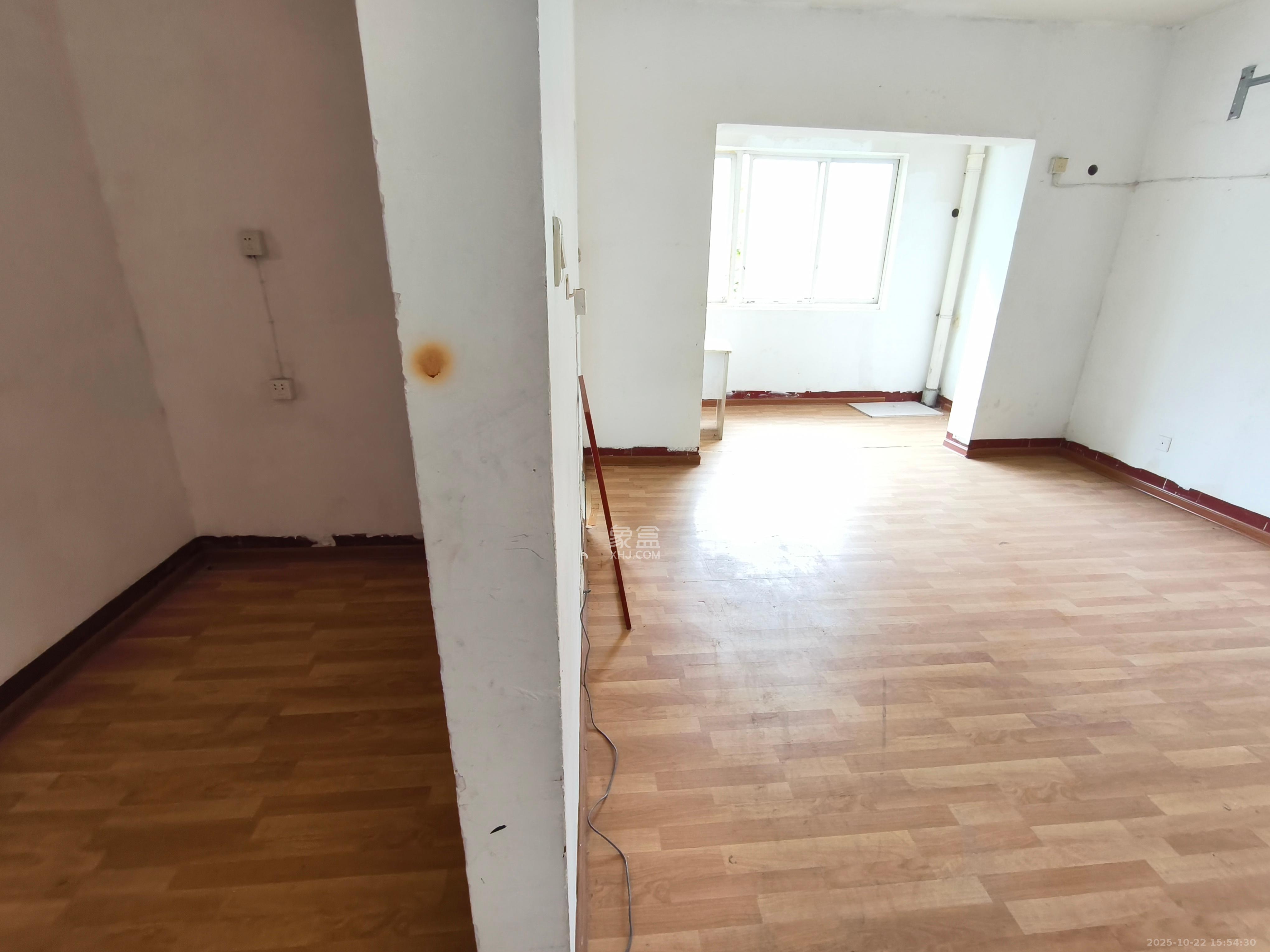 麓山才苑  4室2厅2卫    2200.0元/月室内图