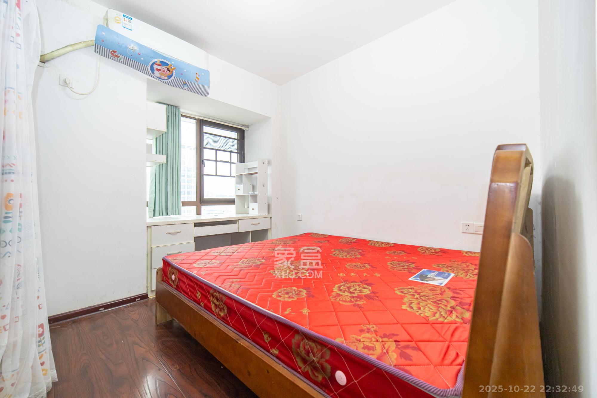 新长海广场  2室2厅1卫    42.8万卧室