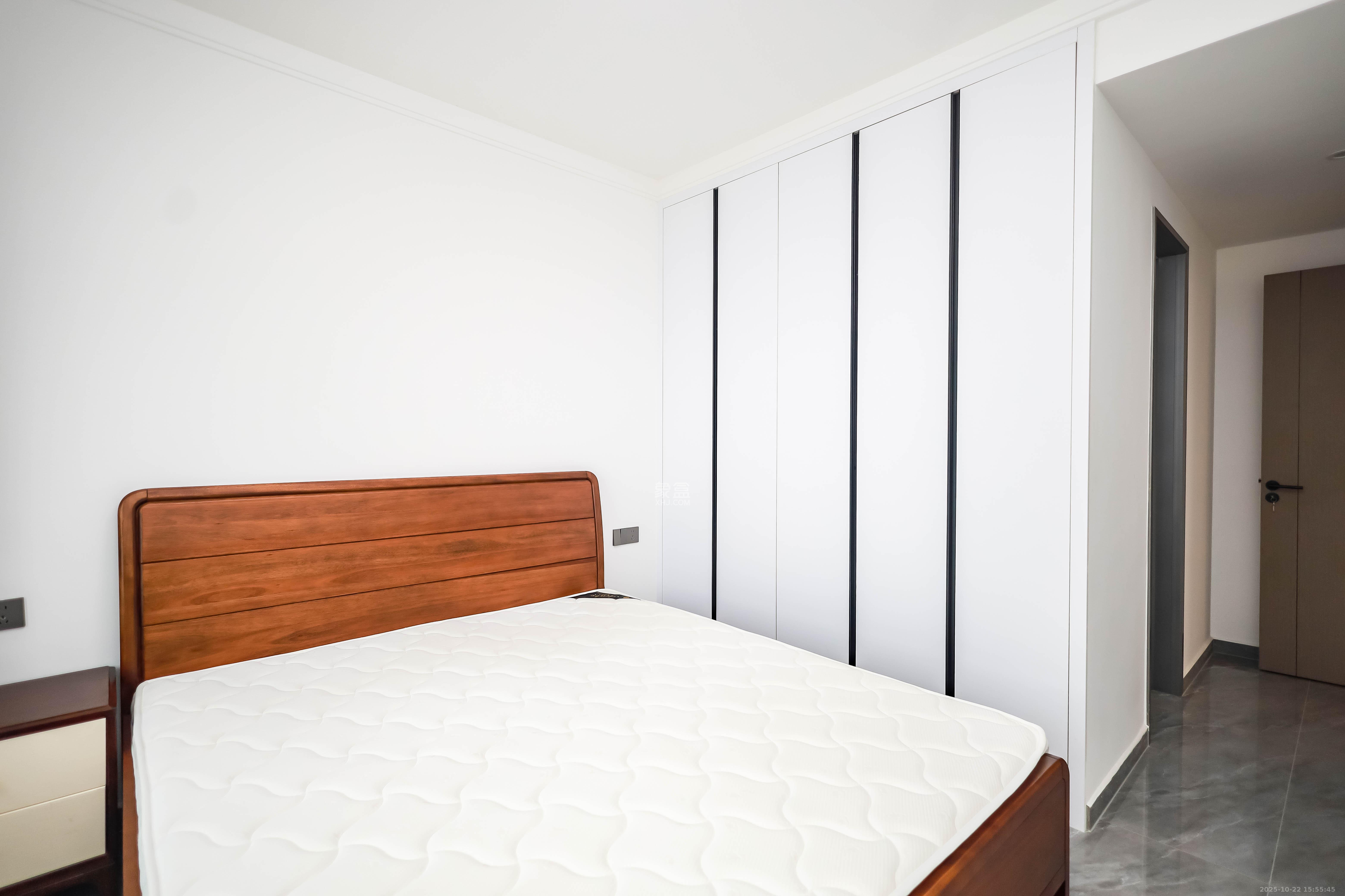 长房云尚公馆  3室2厅2卫    100.0万卧室