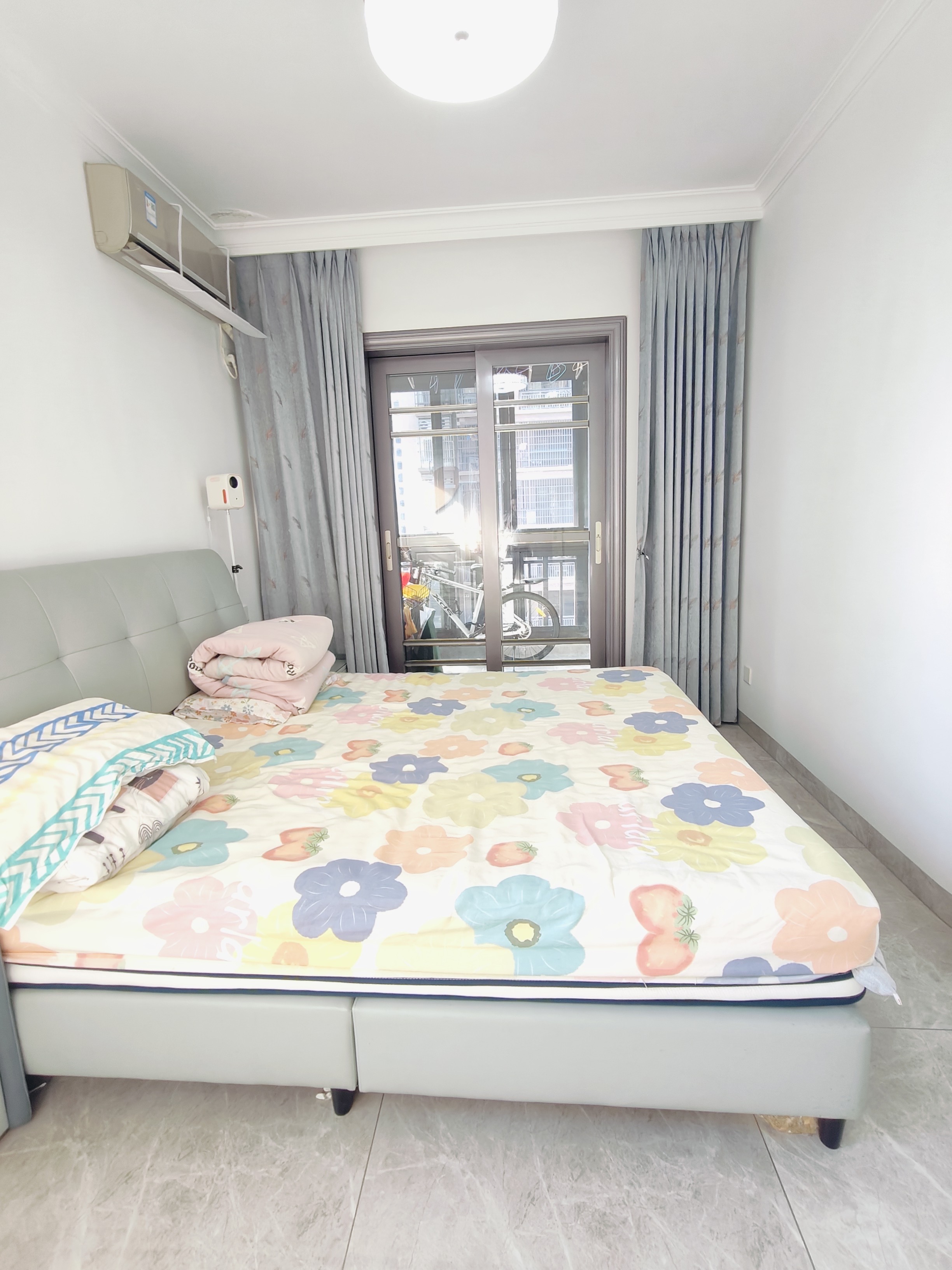 国贸城市花园  1室1厅1卫    95.0万客厅