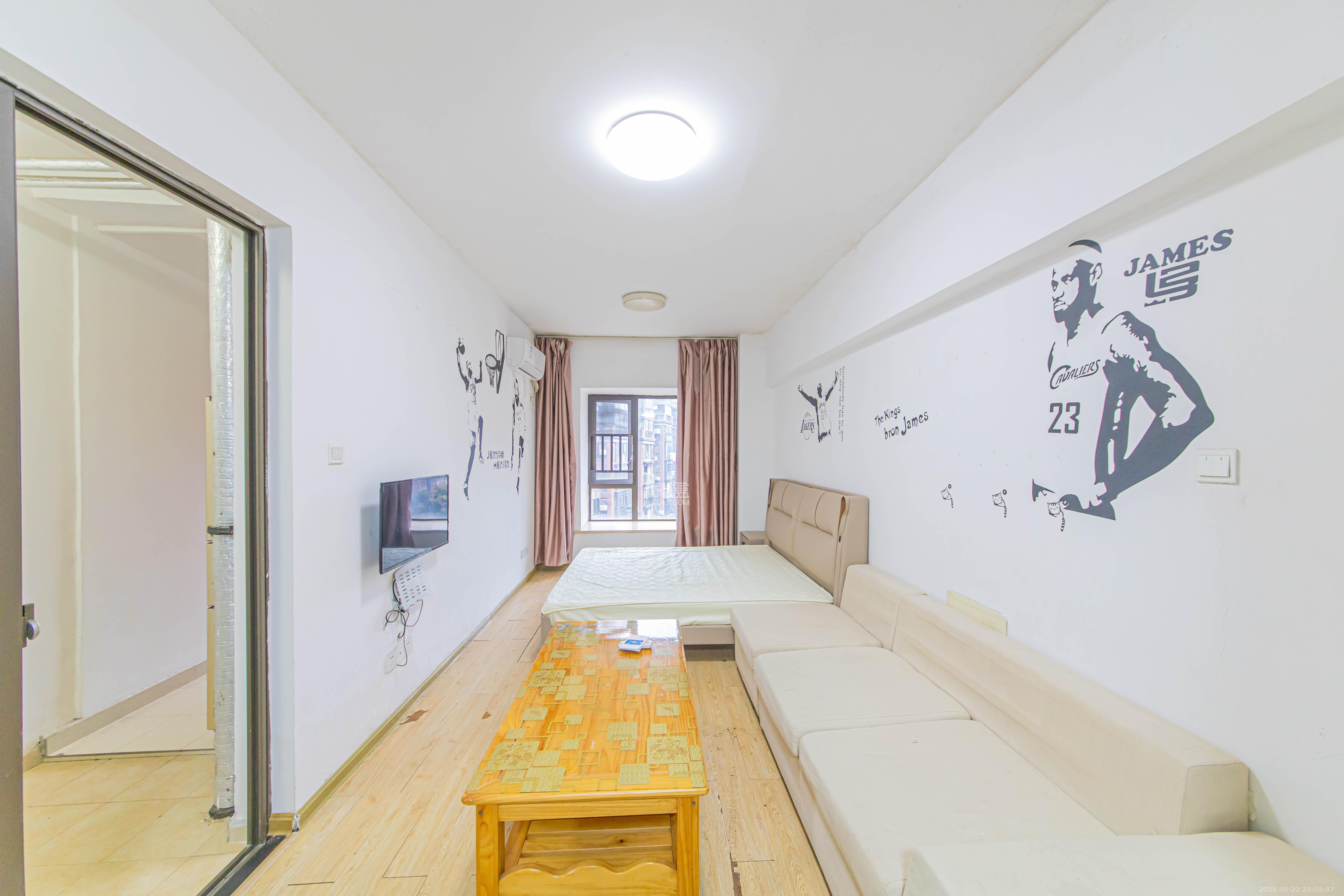 绿地公馆（绿地名邸）  1室1厅1卫    45.0万客厅