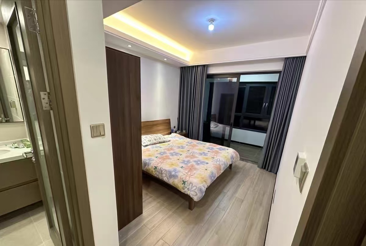 融创观澜湖公园壹号三期  3室2厅2卫    2600.0元/月 融创观澜湖公园壹号三期  3室2厅2卫    2600.0元/月室内图