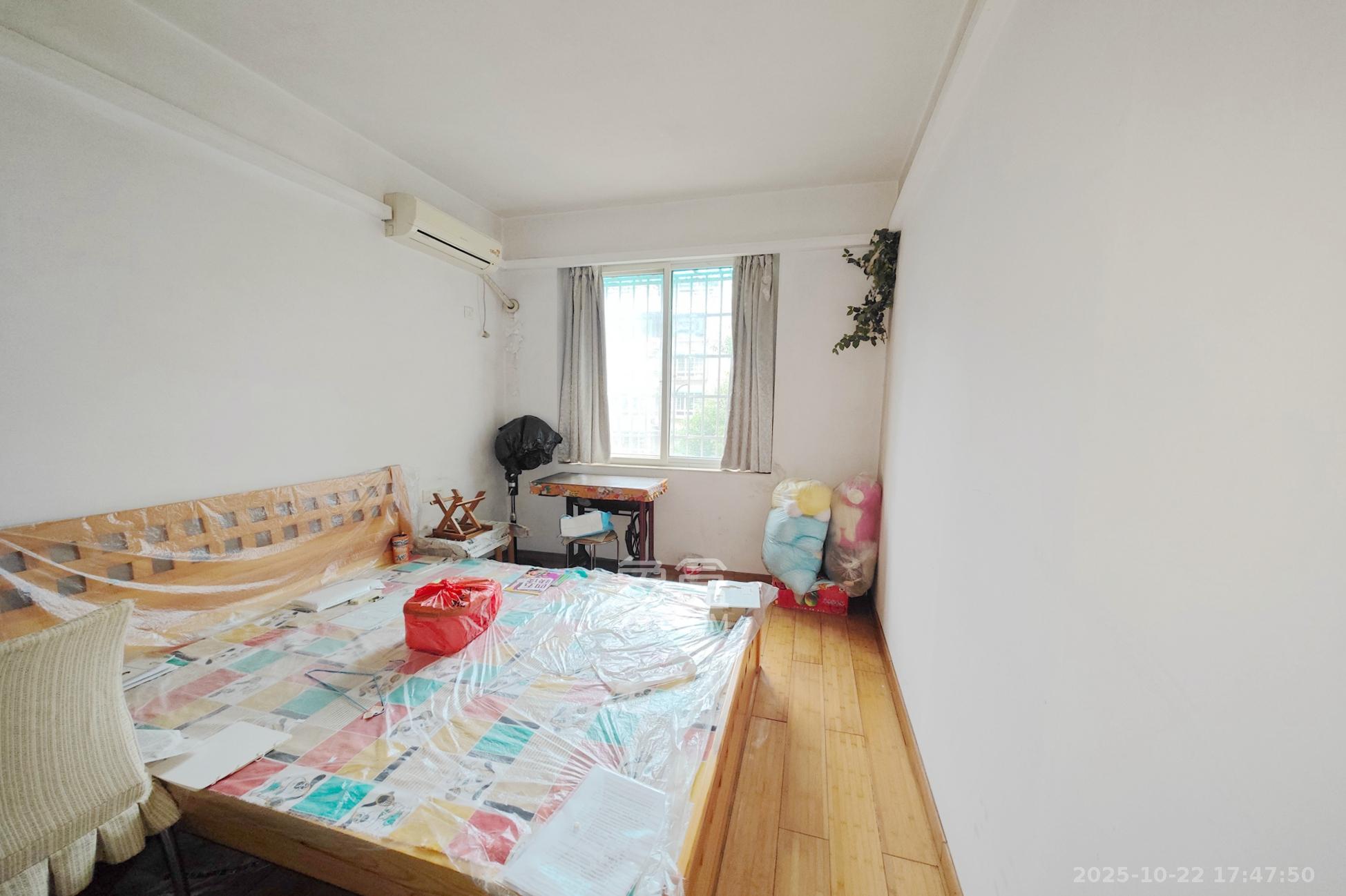 鑫天佳园  3室2厅2卫    105.0万卧室