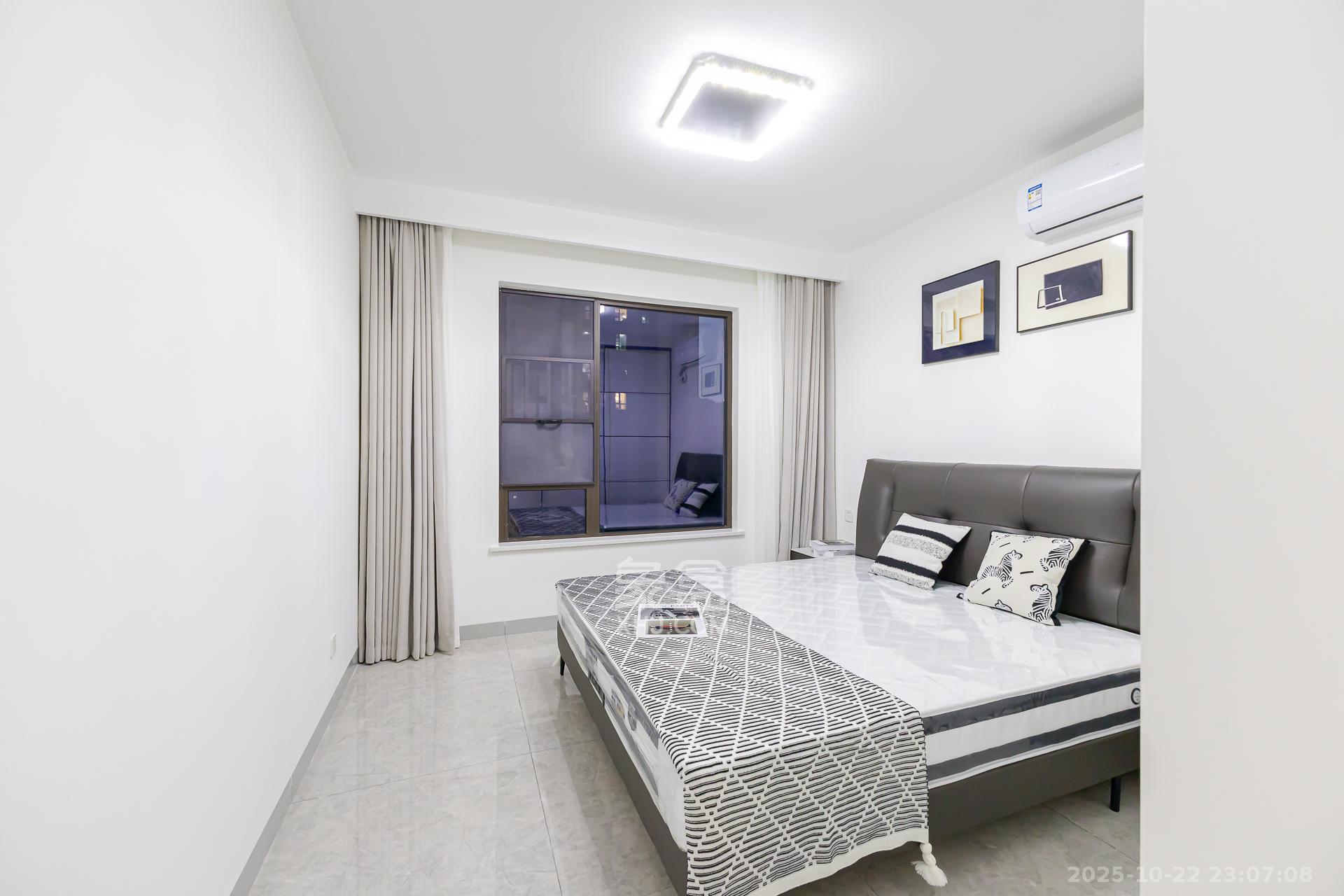 龙湖湘风原著（龙湖湘风星城）  4室2厅2卫    96.8万卧室