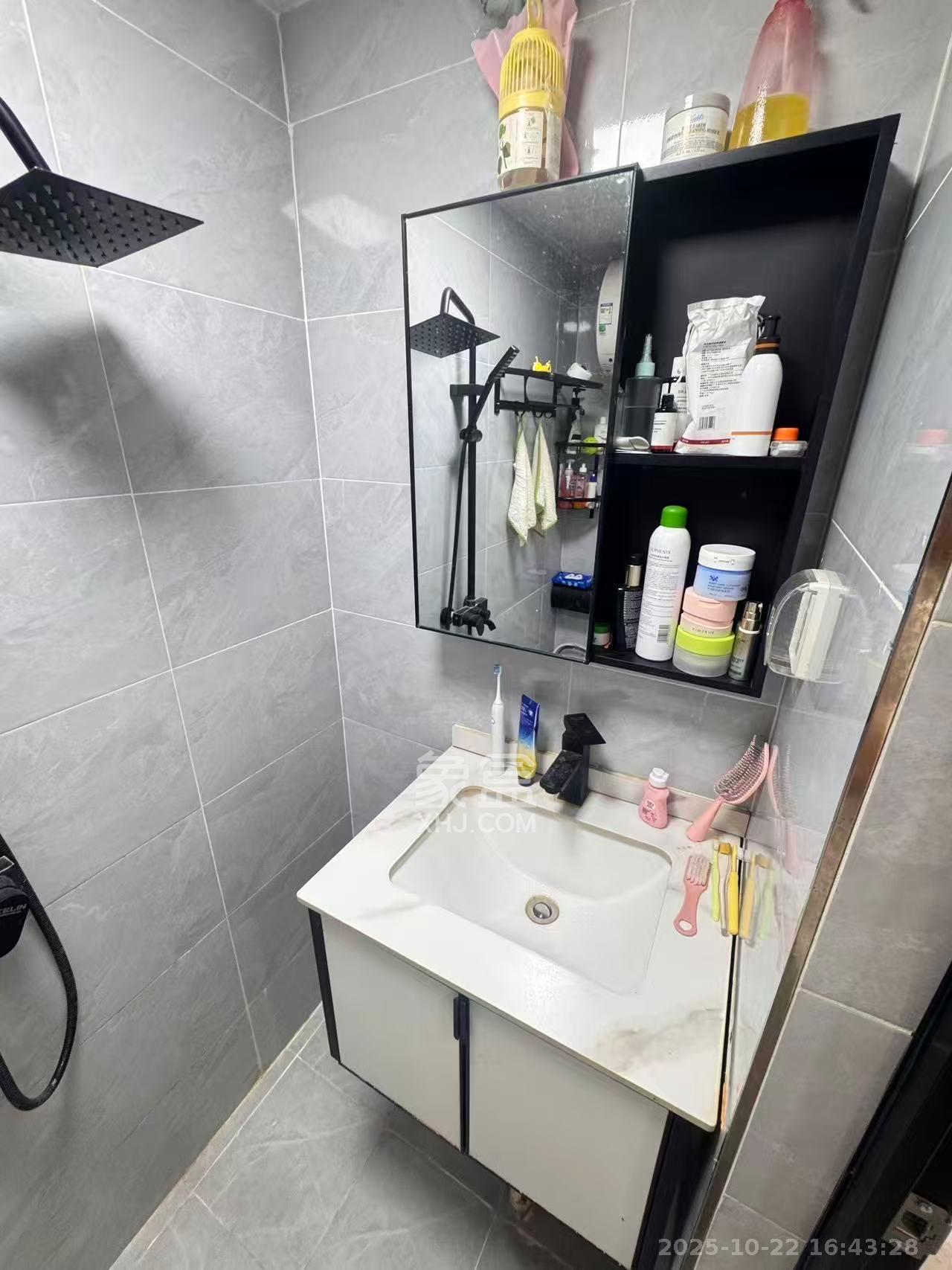 保利天禧EF区  1室0厅0卫    1800.0元/月室内图