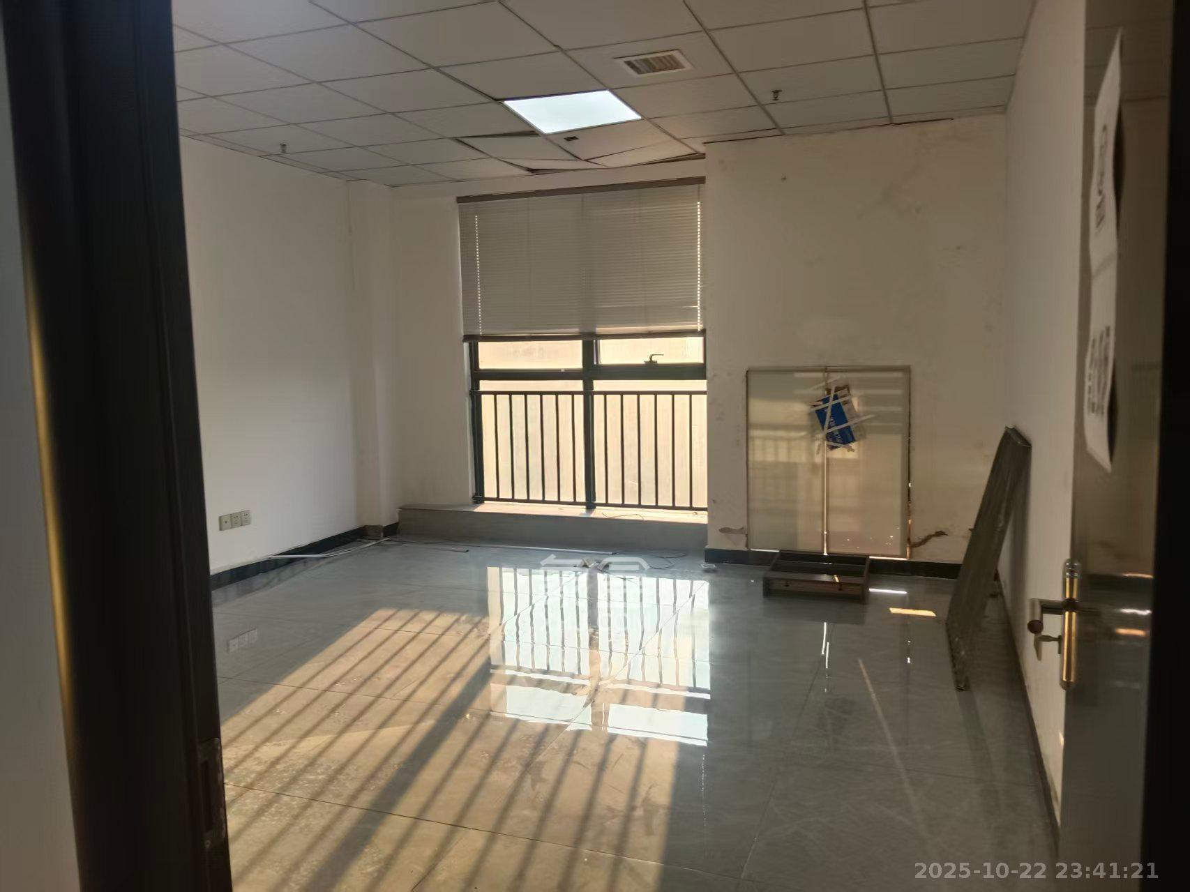 洋湖创富中心   236.0㎡      5880.0元/月