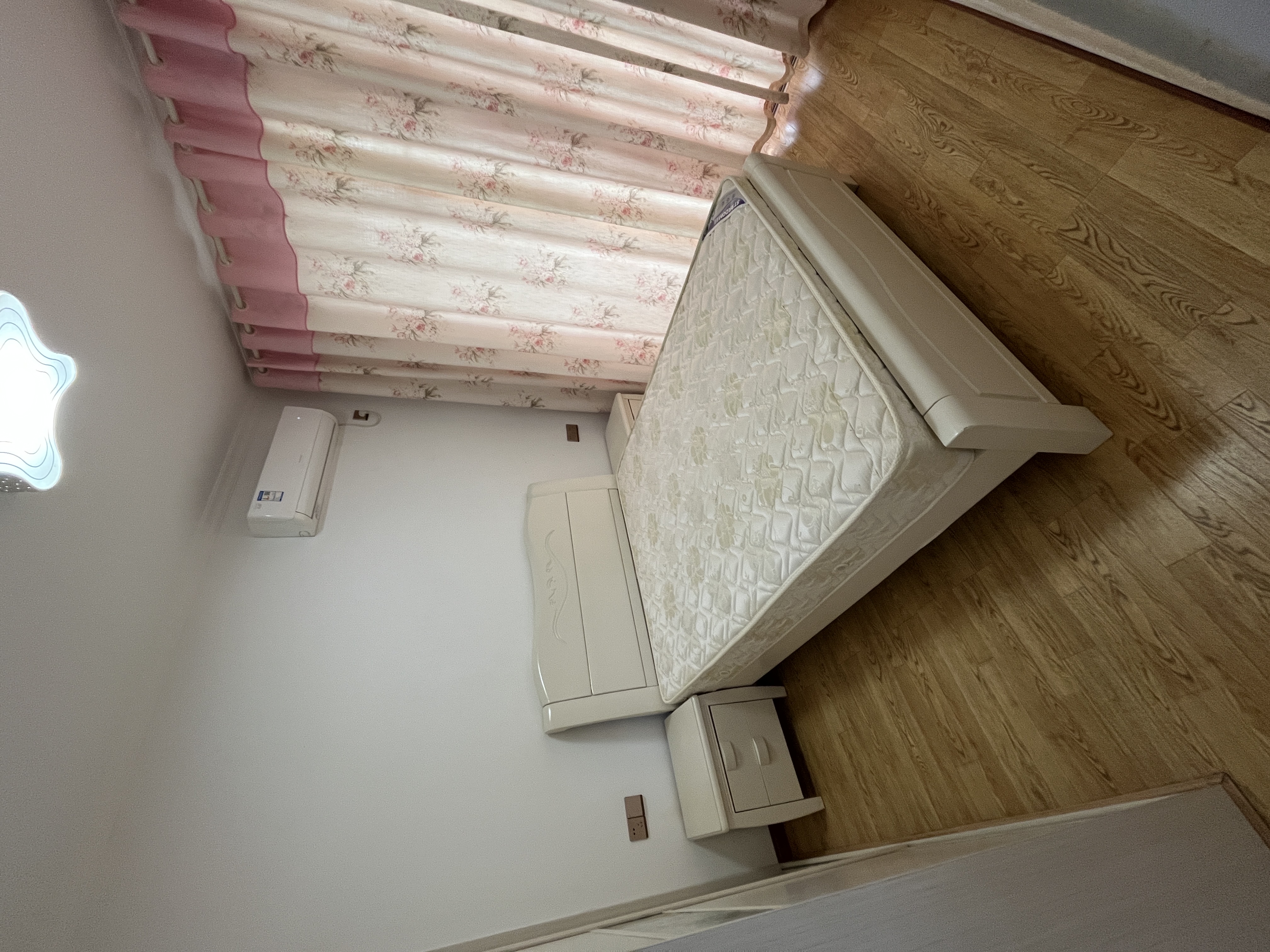 华新苑 2室2厅1卫 1900.0元/月 华新苑 2室2厅1卫 1900.0元/月室内图