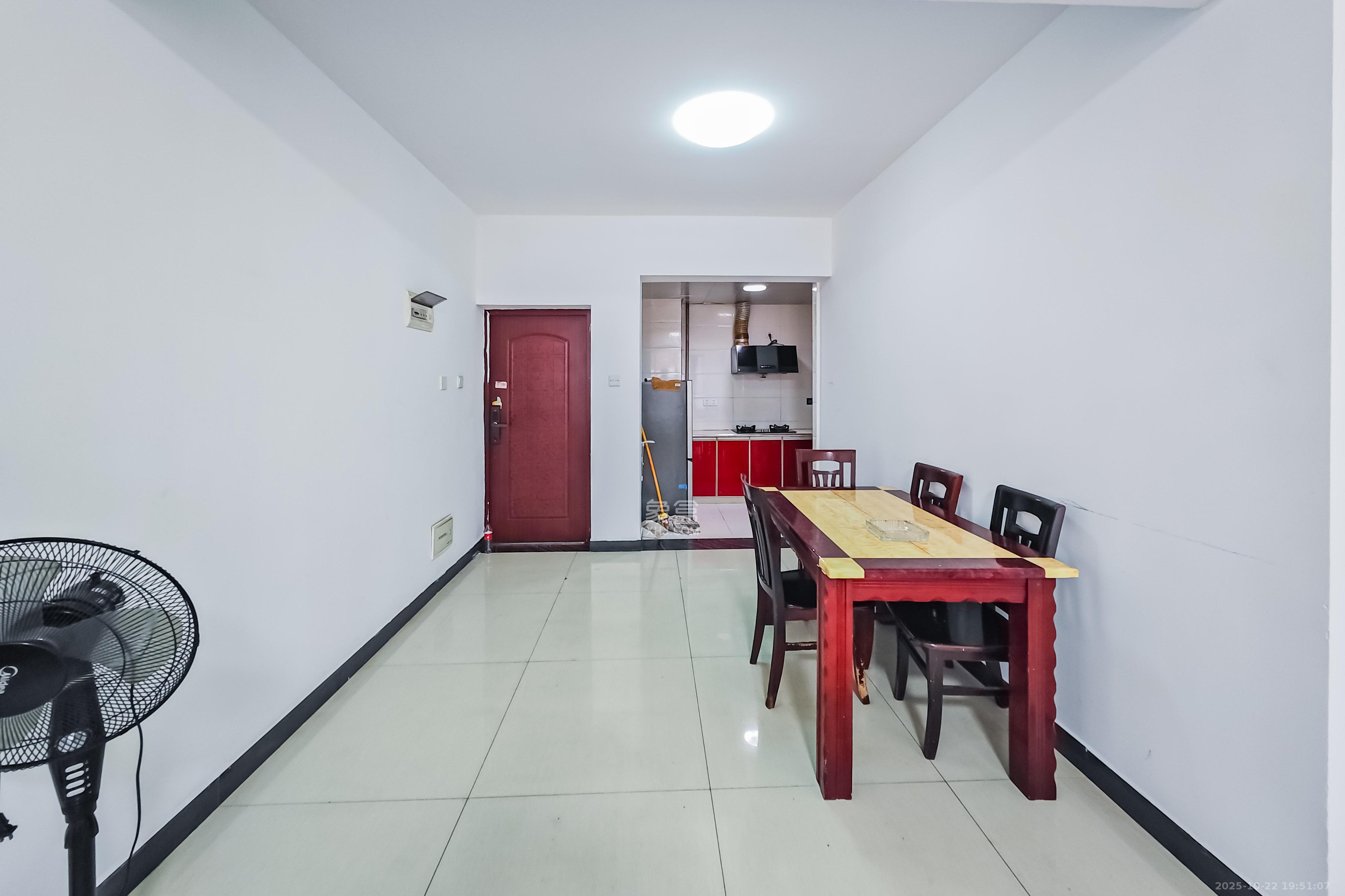 海拔东方  3室2厅1卫    75.0万 海拔东方  3室2厅1卫    75.0万客厅