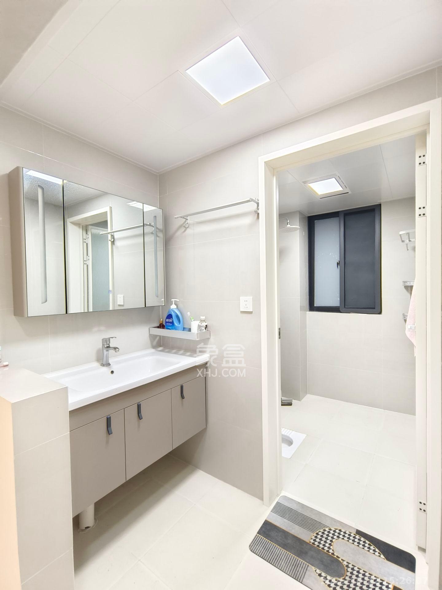 勤诚达新界  4室2厅2卫    2700.0元/月室内图