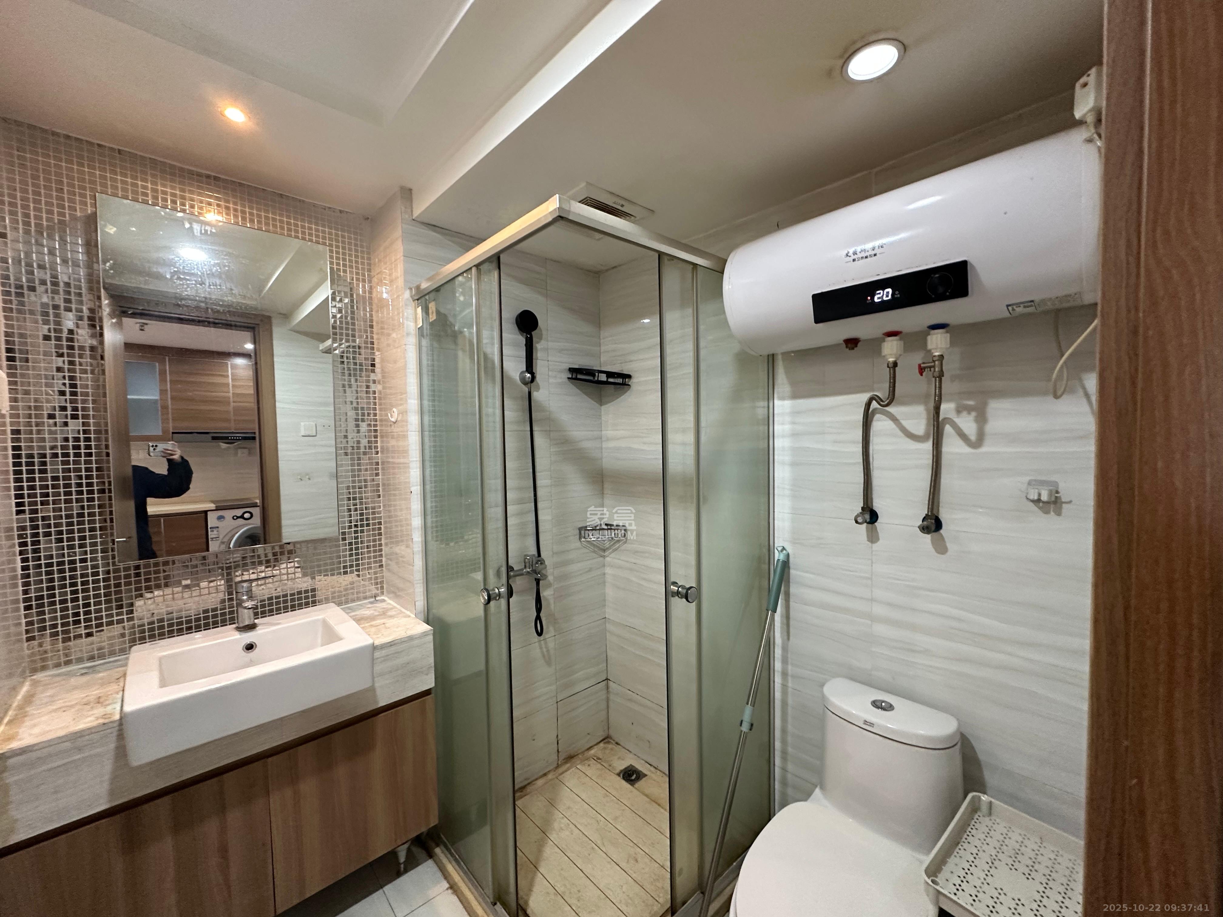 恒大国际广场  1室0厅0卫    1600.0元/月 恒大国际广场  1室0厅0卫    1600.0元/月室内图