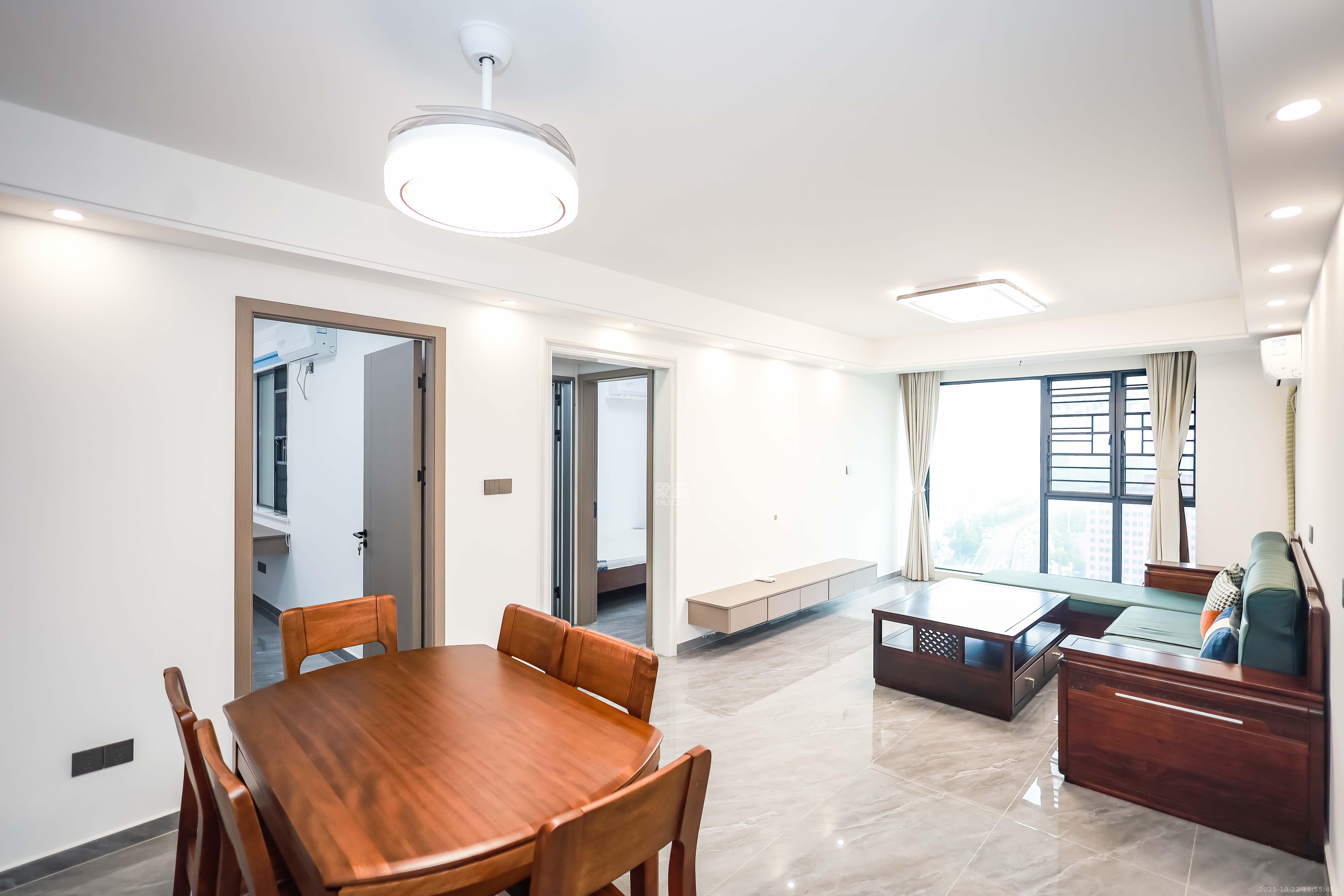 长房云尚公馆  3室2厅2卫    100.0万客厅