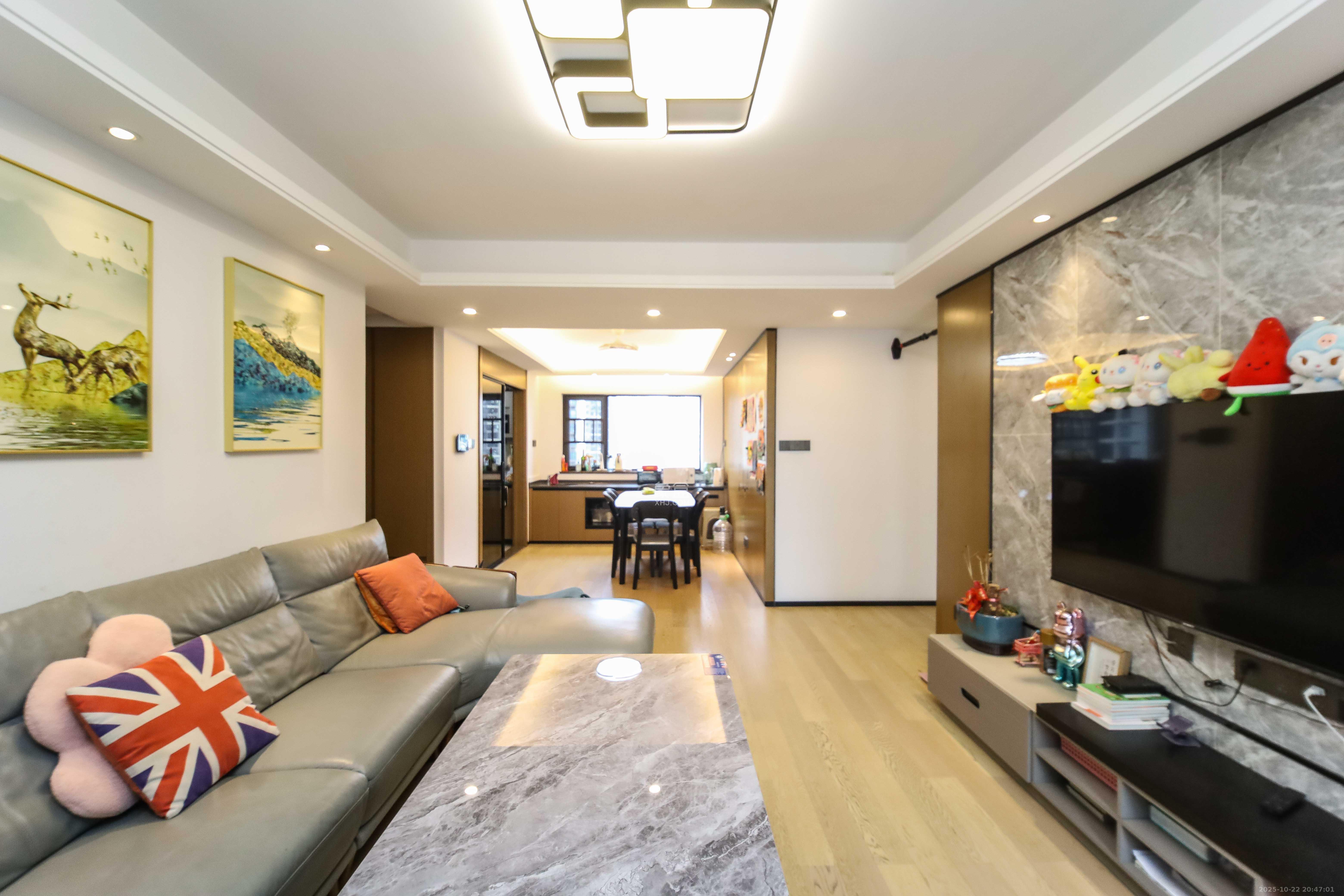 万科金域蓝湾  4室2厅2卫    198.0万客厅