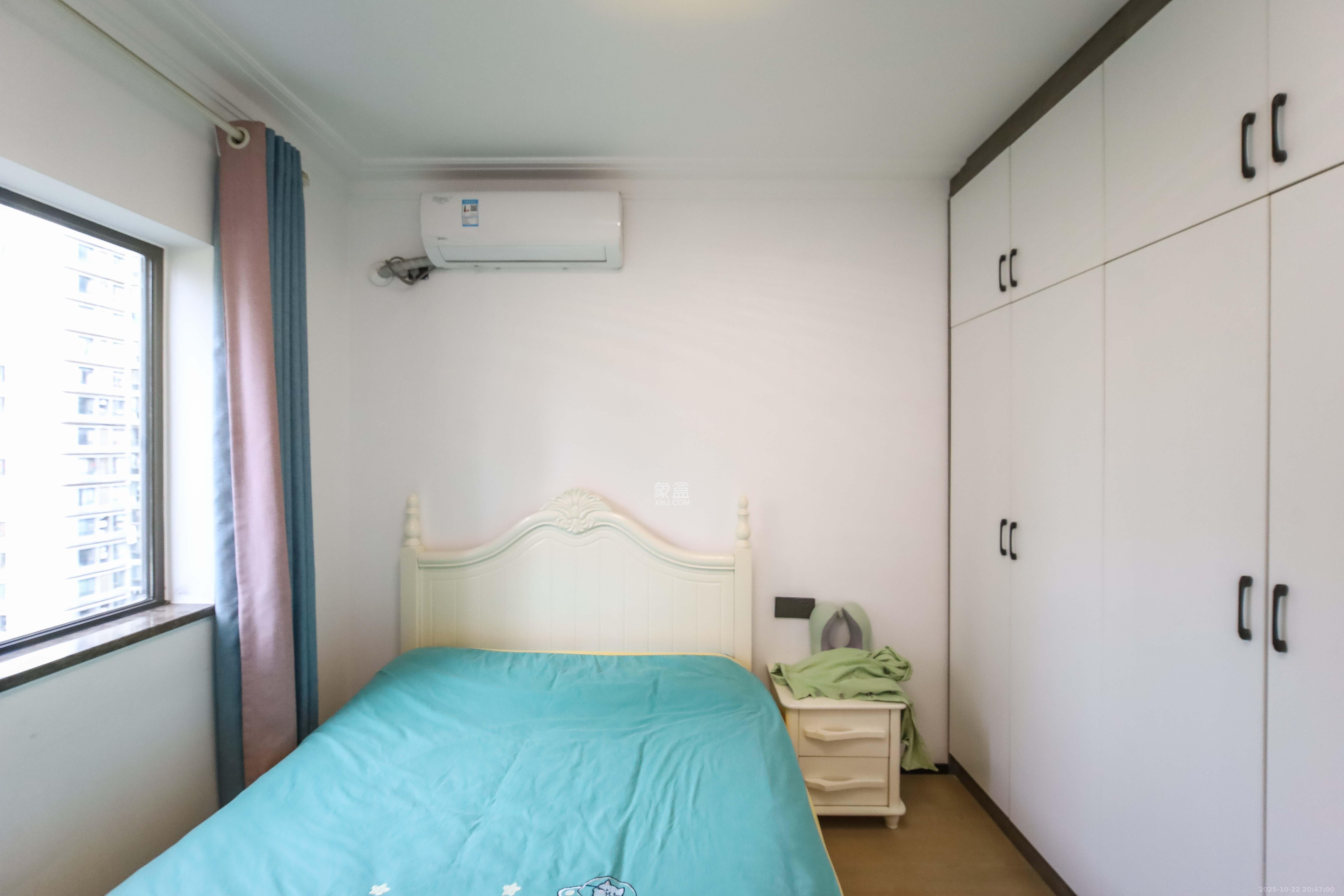 万科金域蓝湾  4室2厅2卫    198.0万卧室